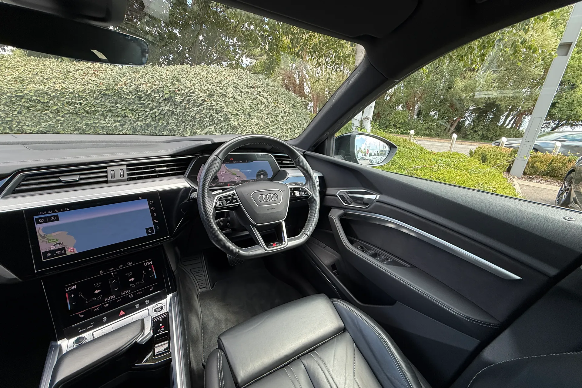 Audi e-tron thumbnail image number 54