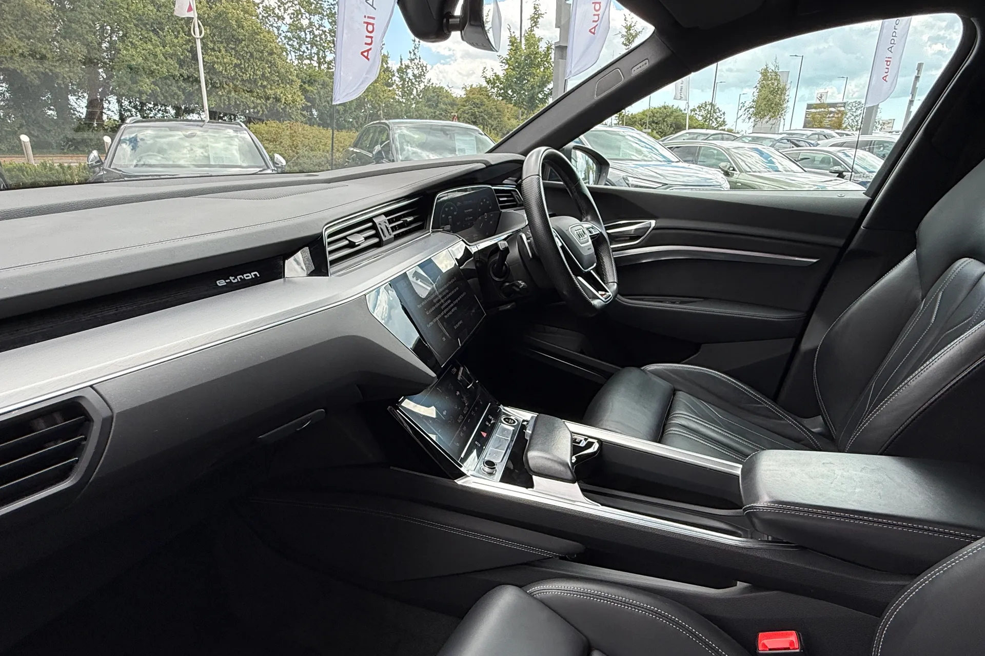 Audi e-tron thumbnail image number 21