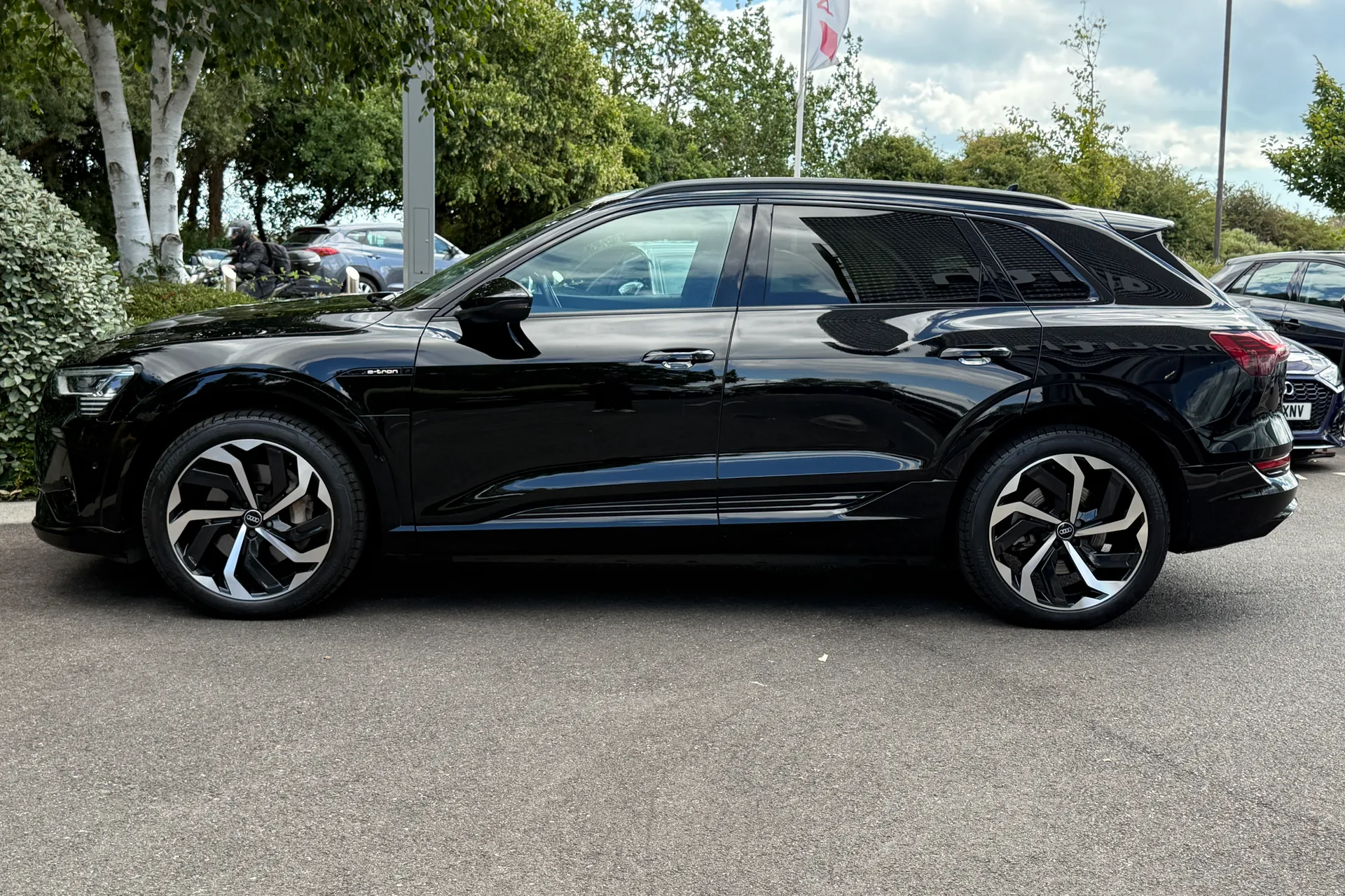 Audi e-tron thumbnail image number 18
