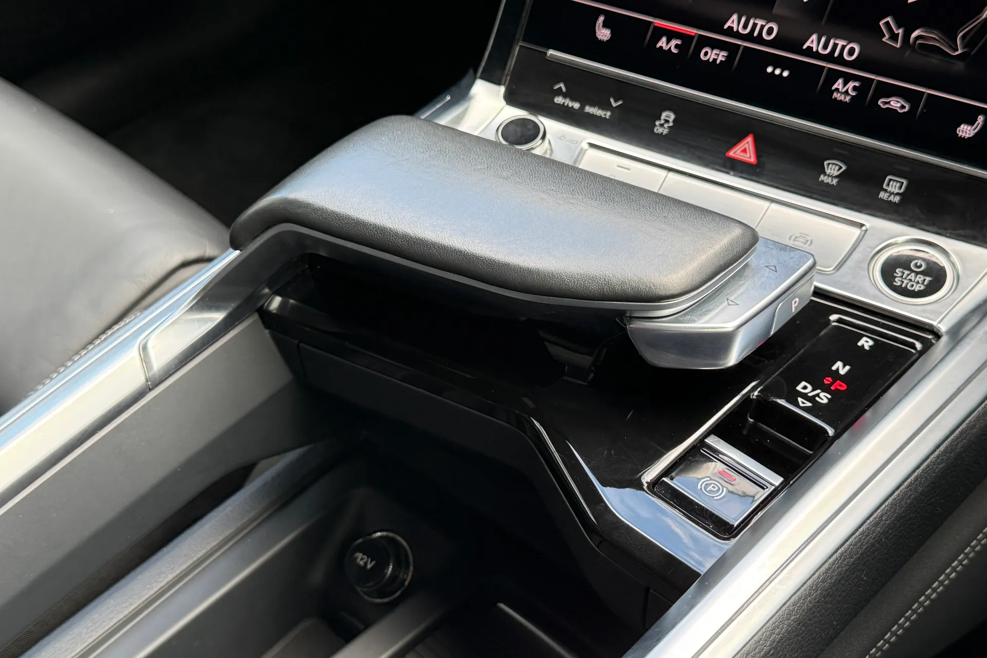 Audi e-tron thumbnail image number 14