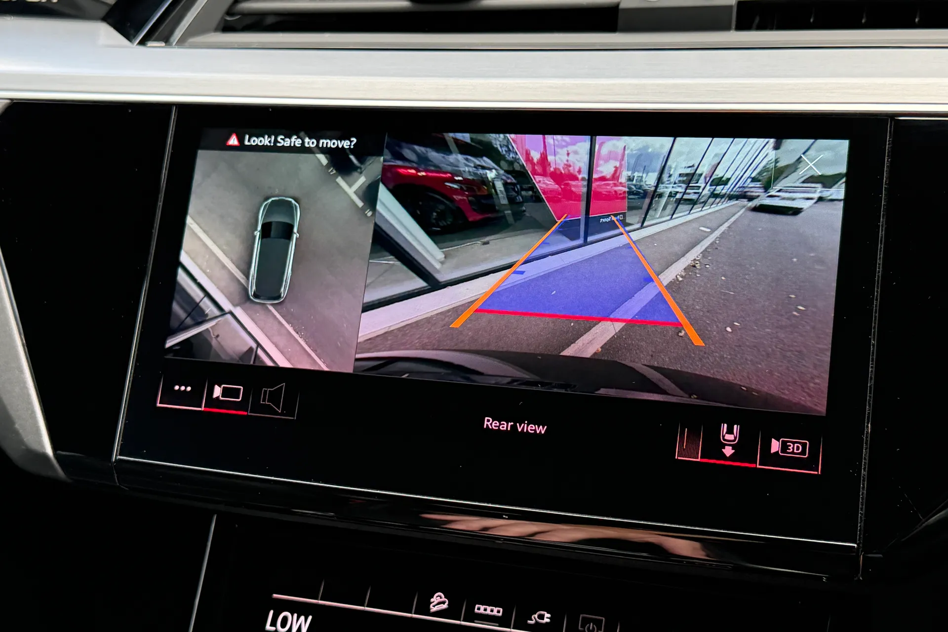Audi e-tron thumbnail image number 4