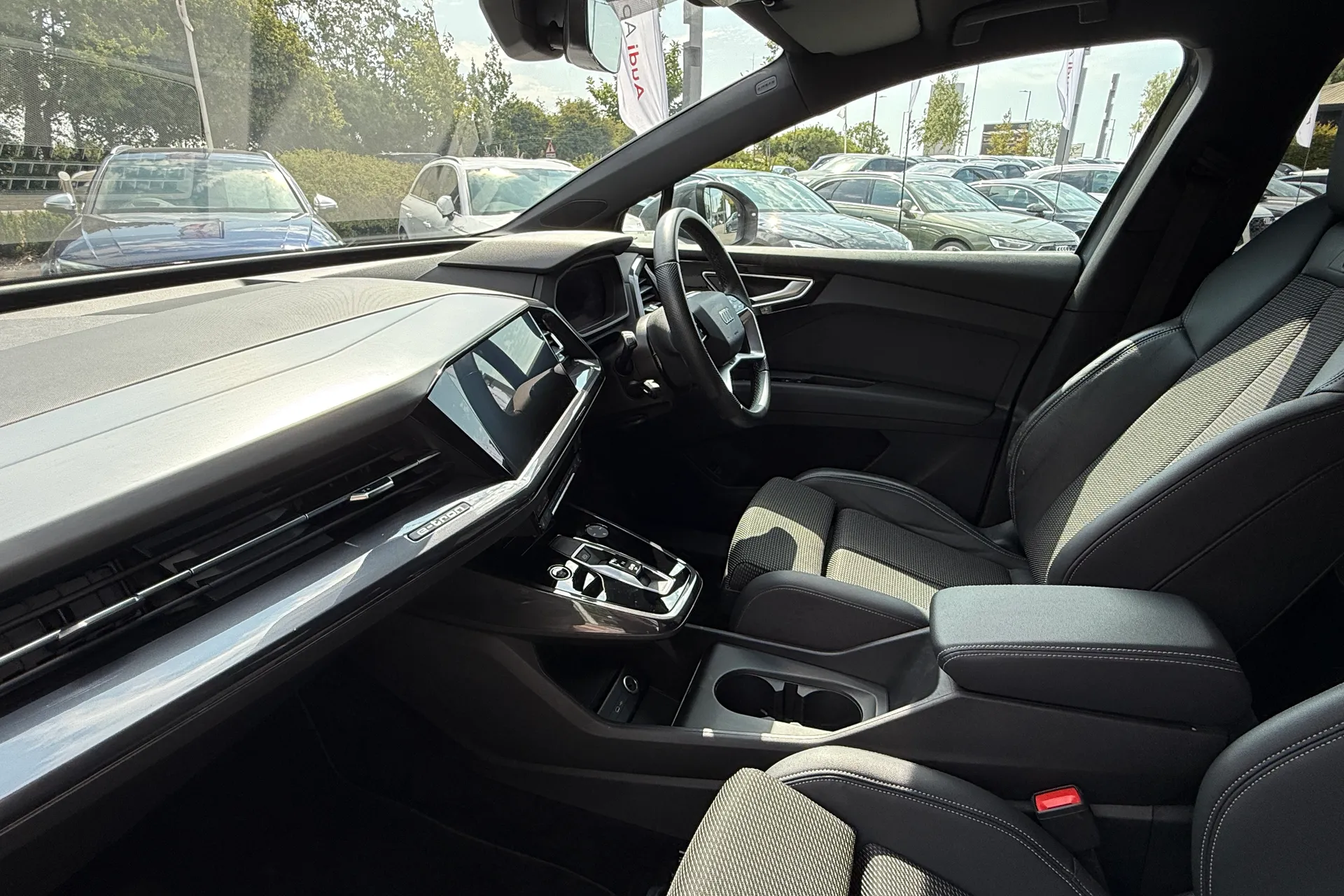 Audi Q4 thumbnail image number 29