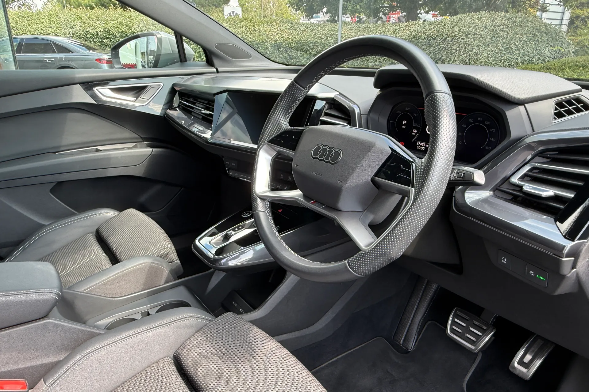 Audi Q4 thumbnail image number 24
