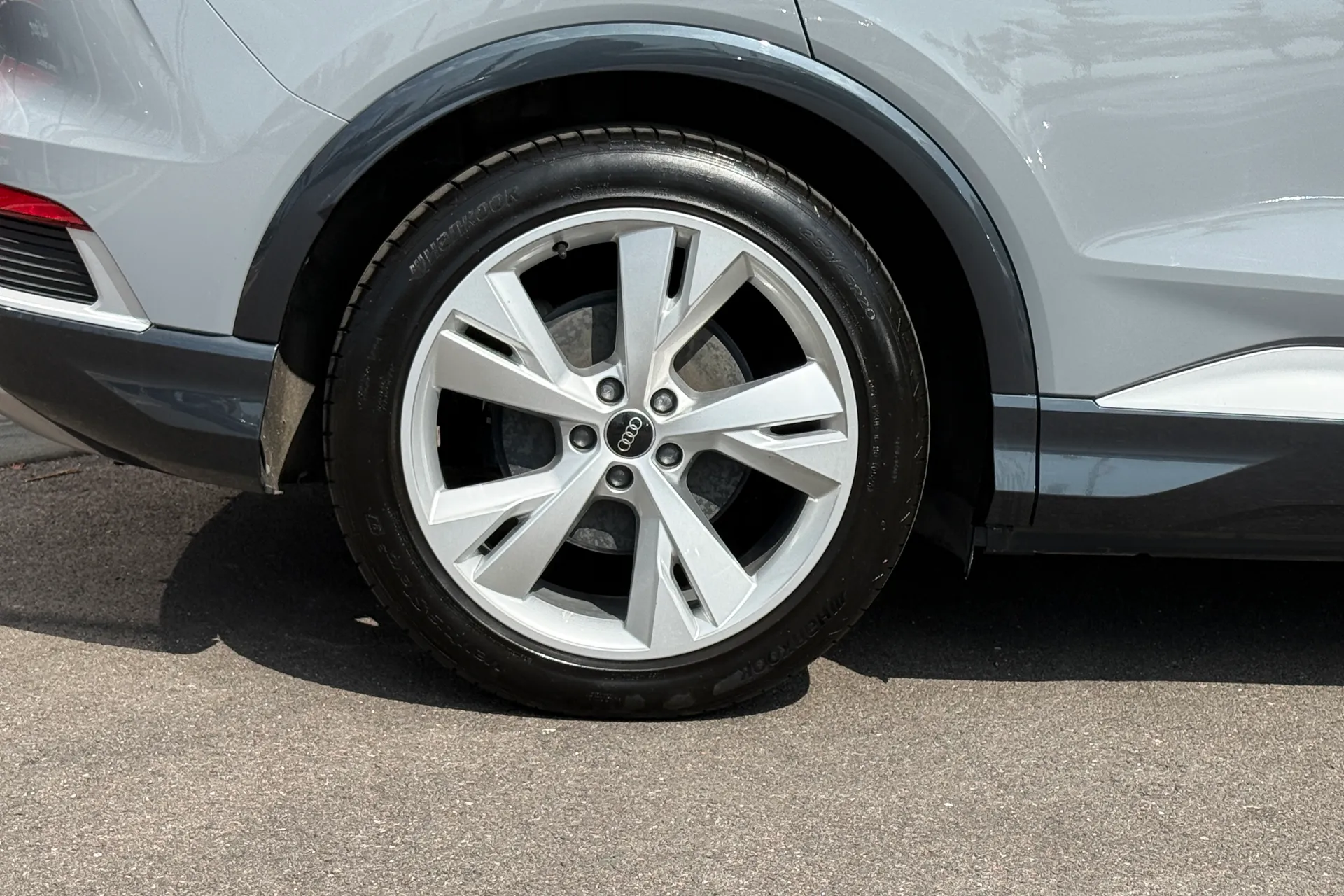 Audi Q4 thumbnail image number 19
