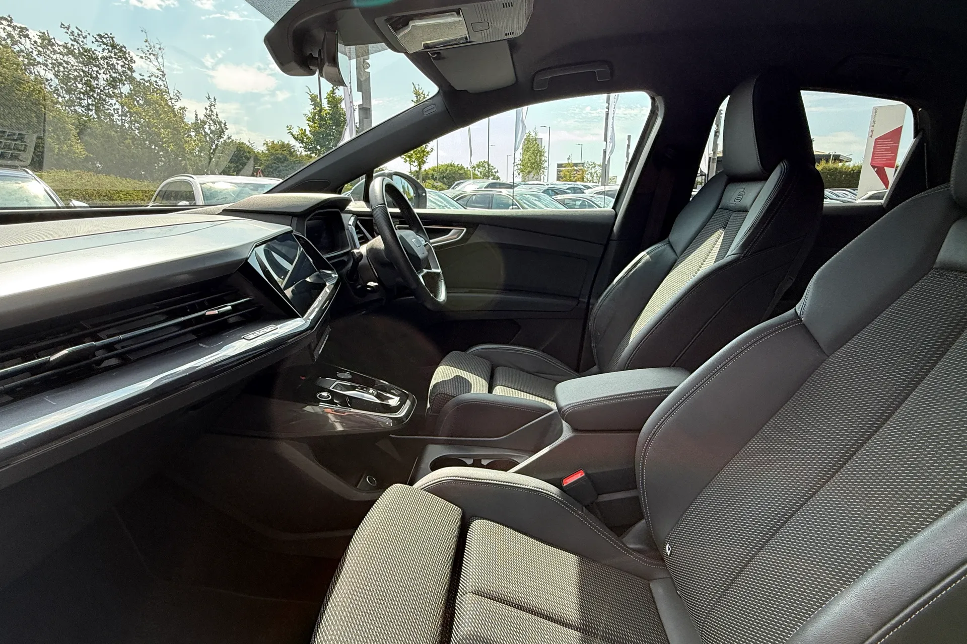 Audi Q4 thumbnail image number 31