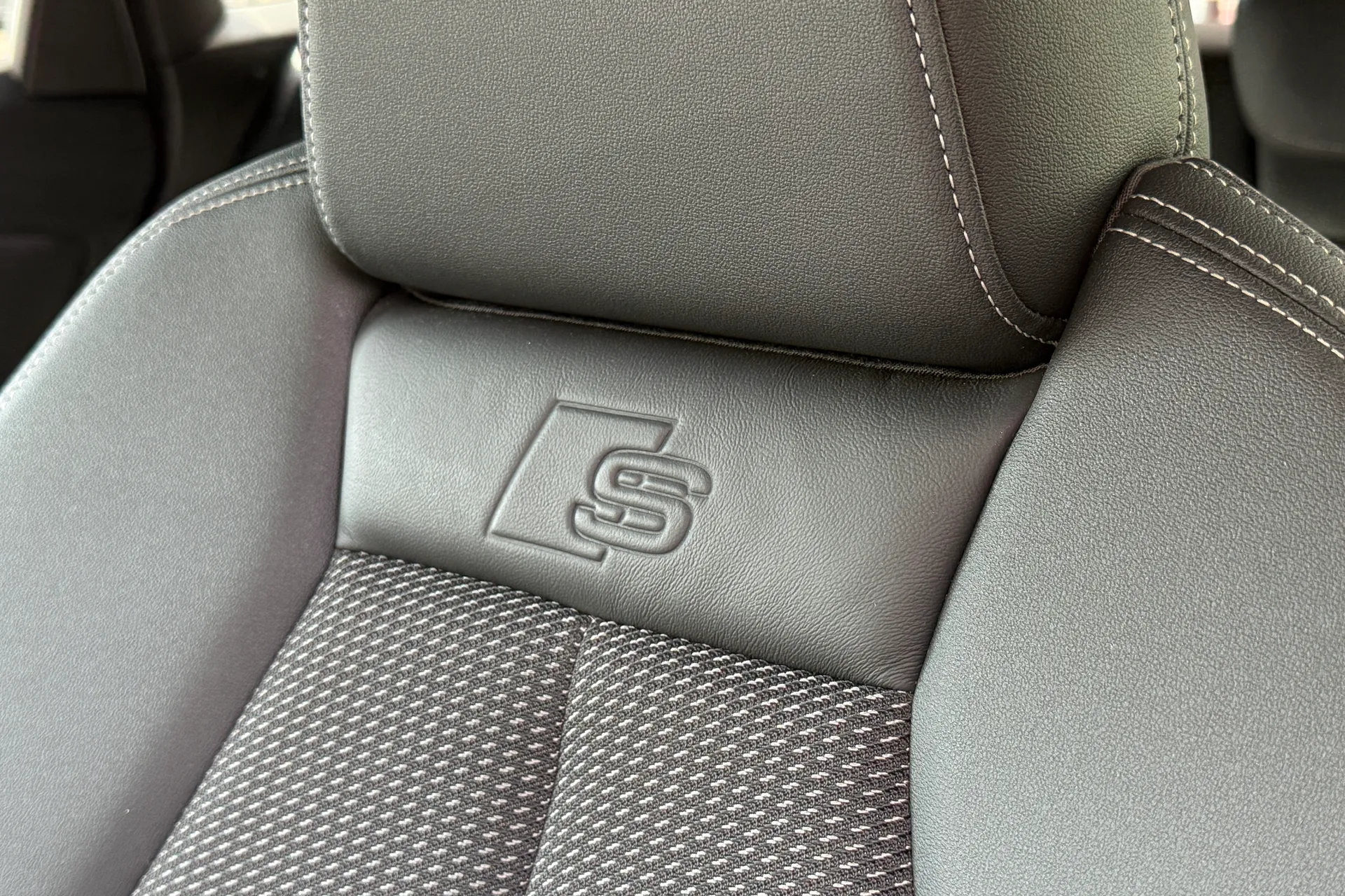 Audi Q4 thumbnail image number 32