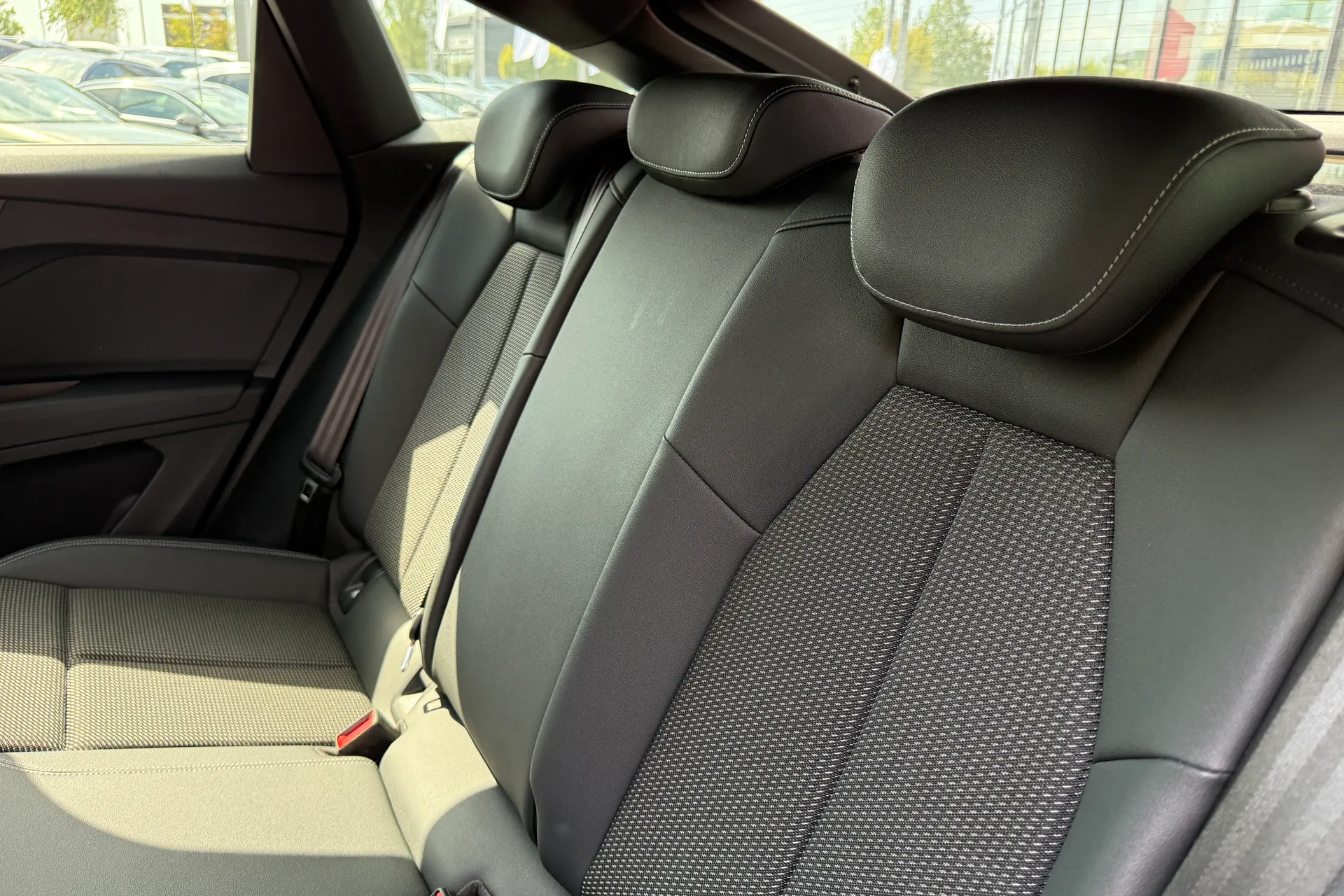 Audi Q4 thumbnail image number 35