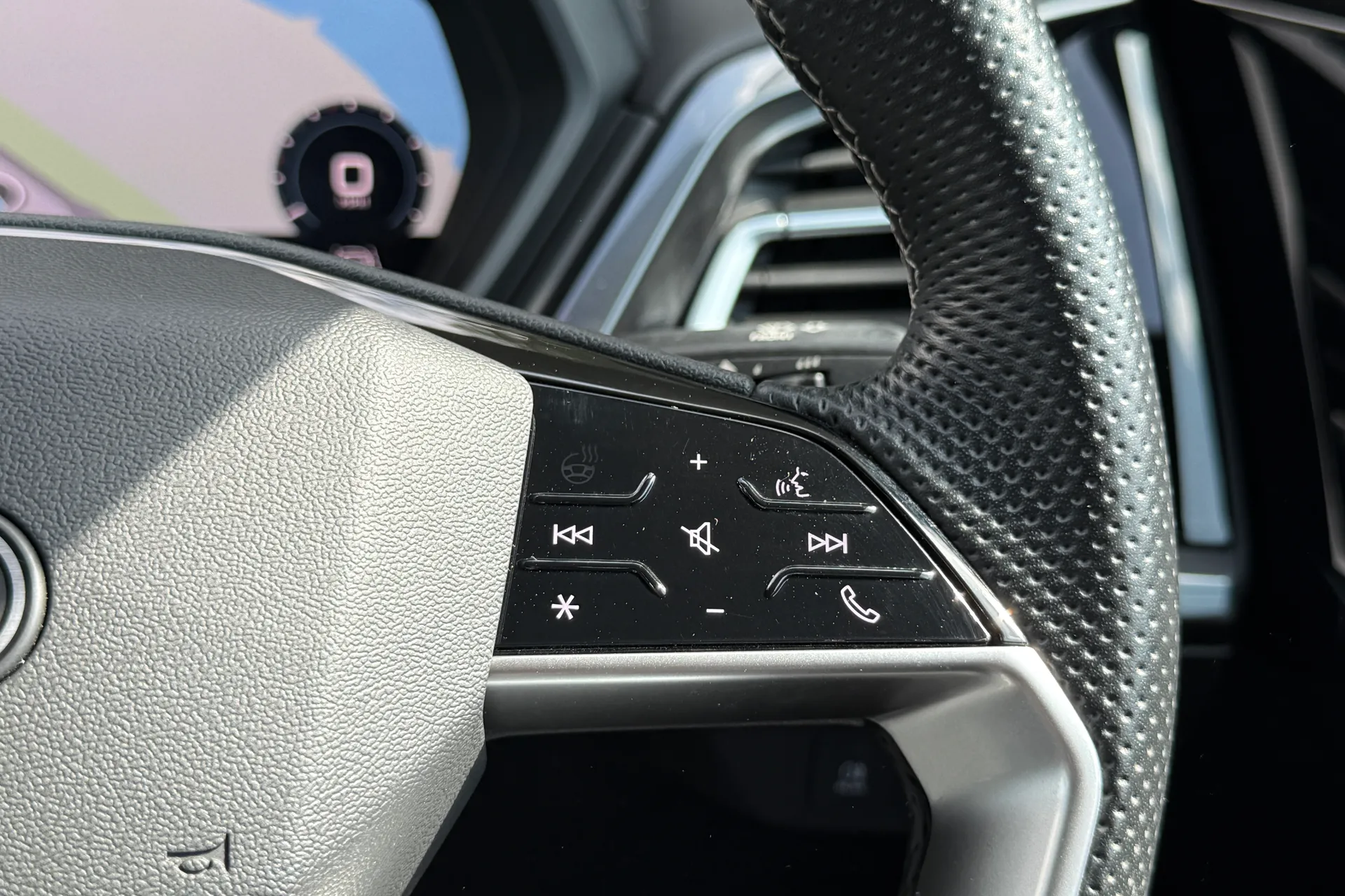Audi Q4 thumbnail image number 37
