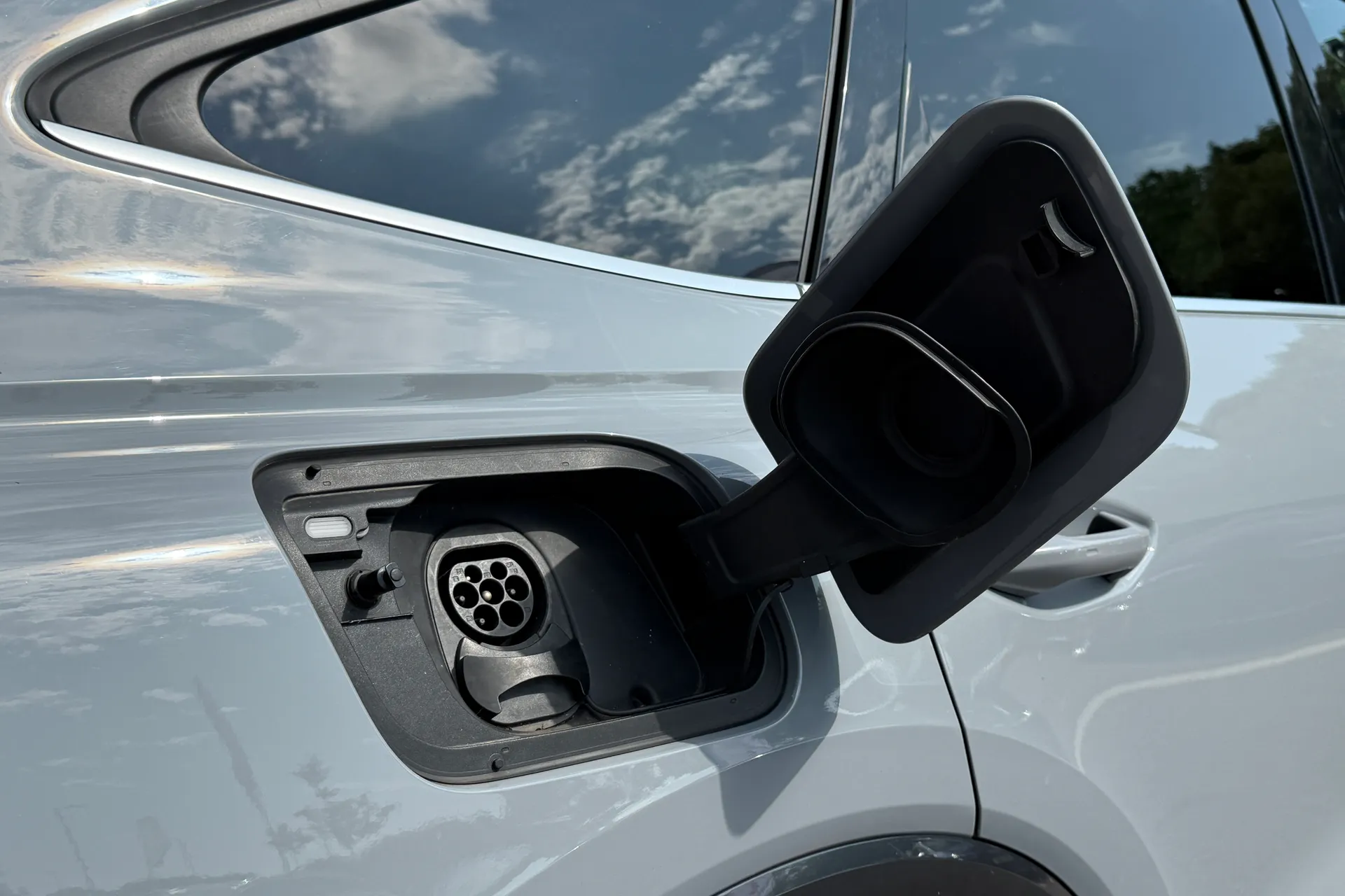 Audi Q4 thumbnail image number 23