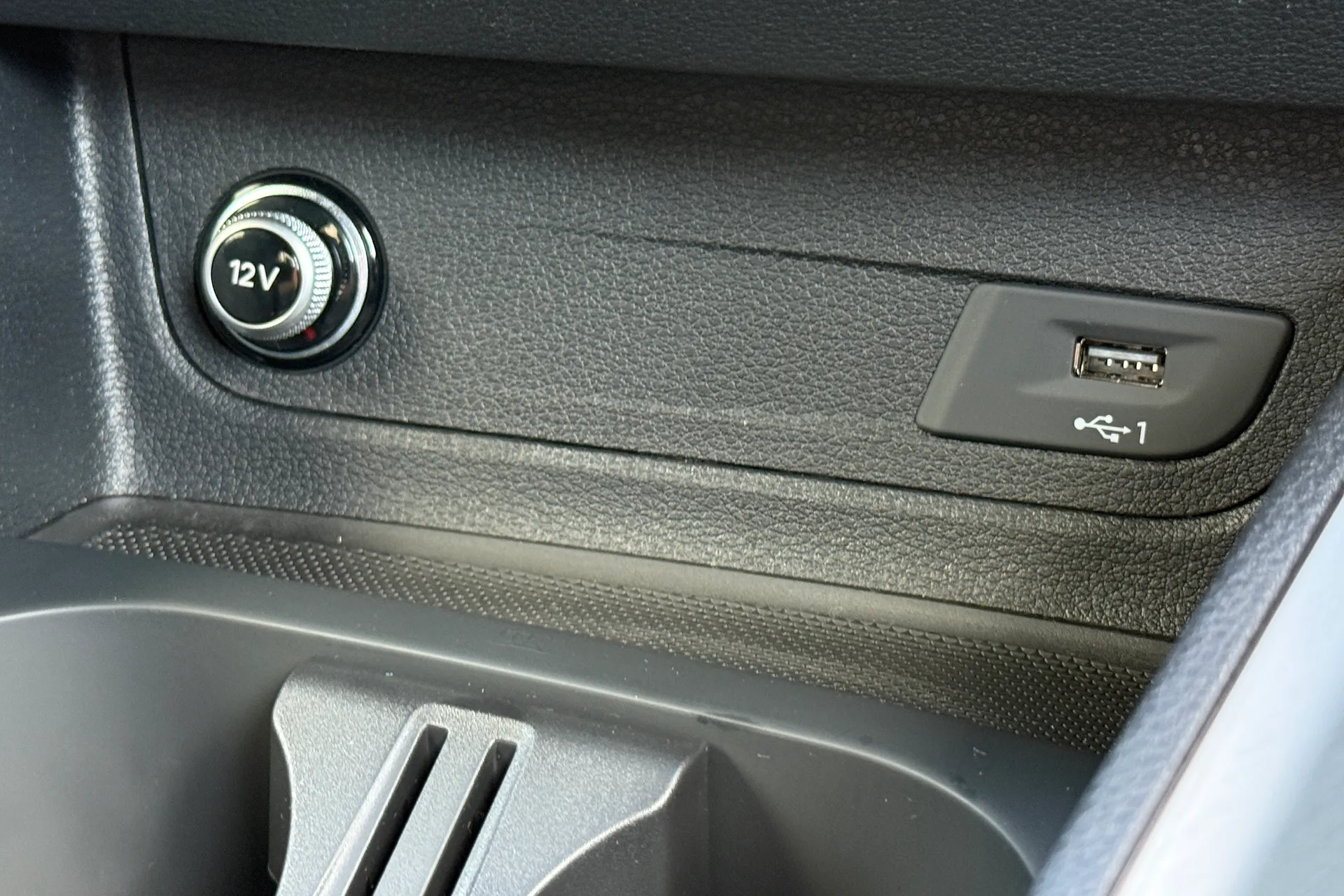 Audi Q2 thumbnail image number 36