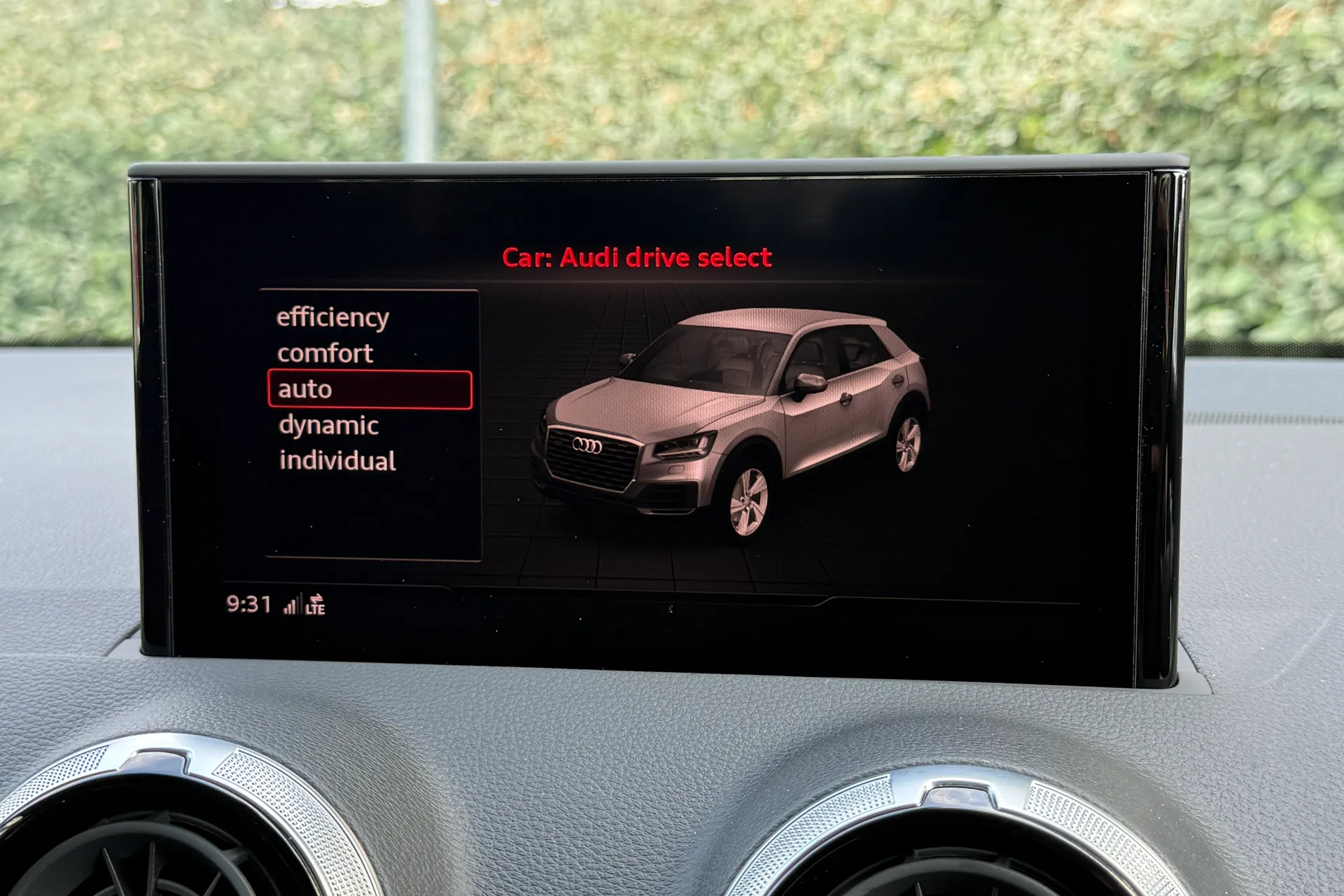 Audi Q2 thumbnail image number 14
