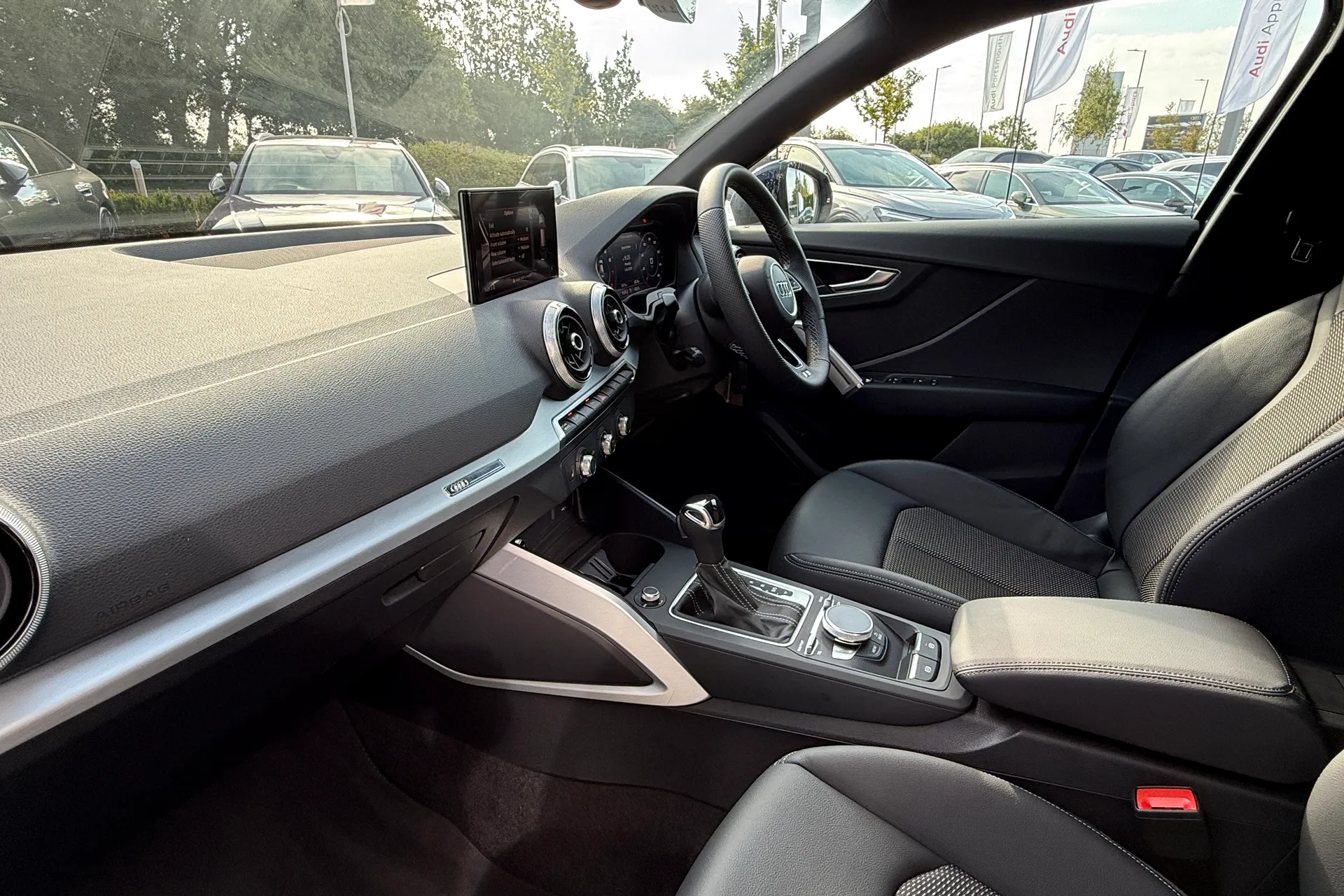 Audi Q2 thumbnail image number 21