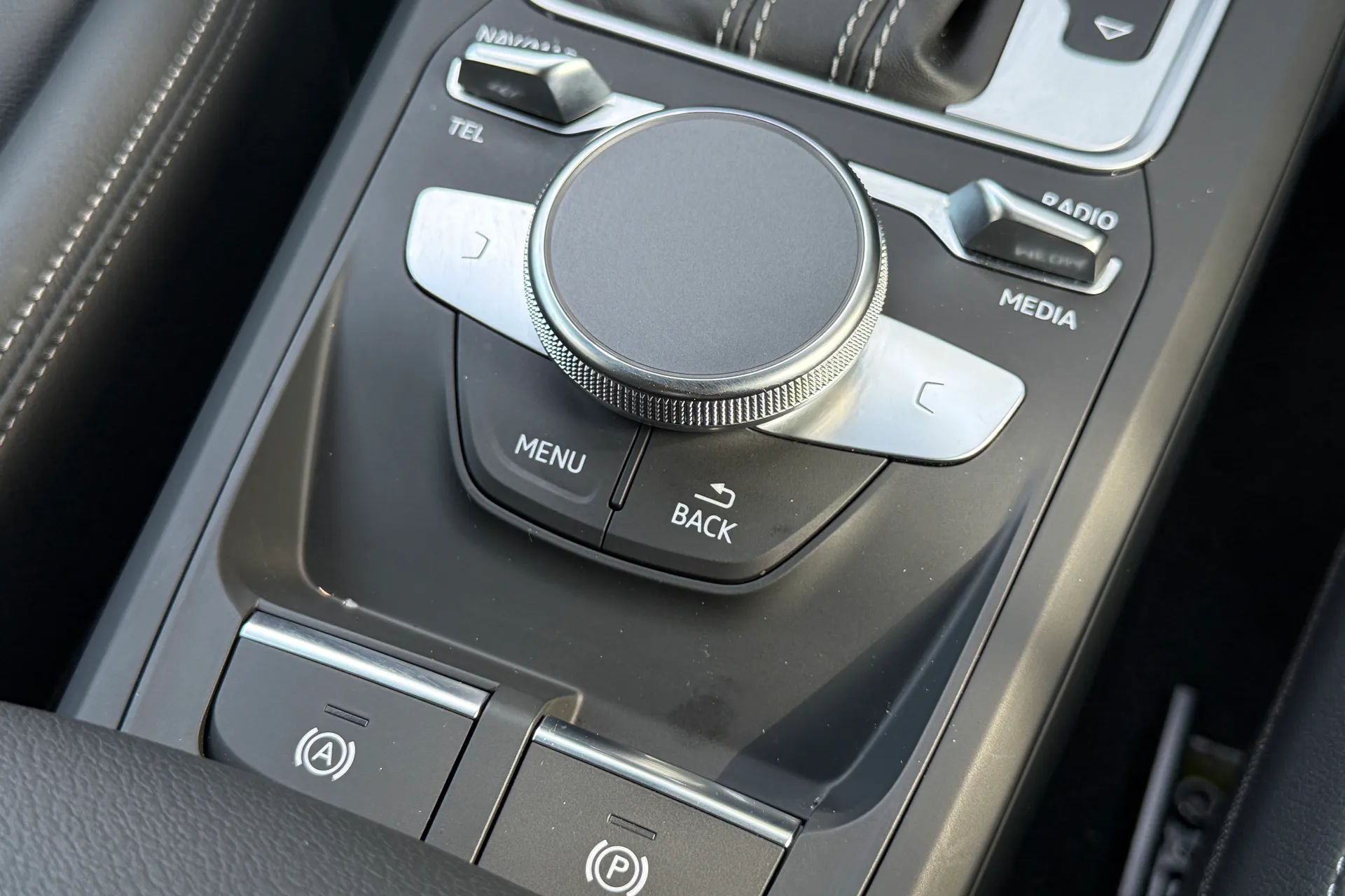 Audi Q2 thumbnail image number 28