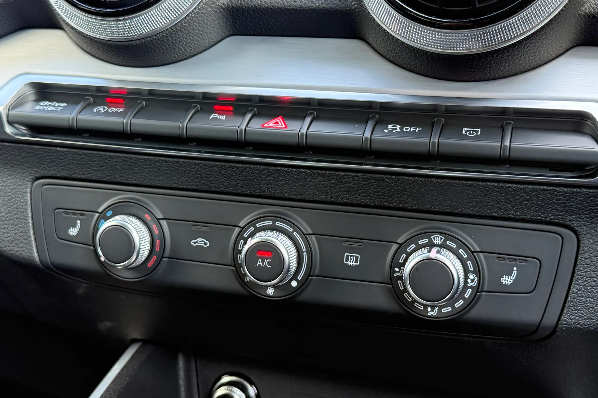 Audi Q2 thumbnail image number 24