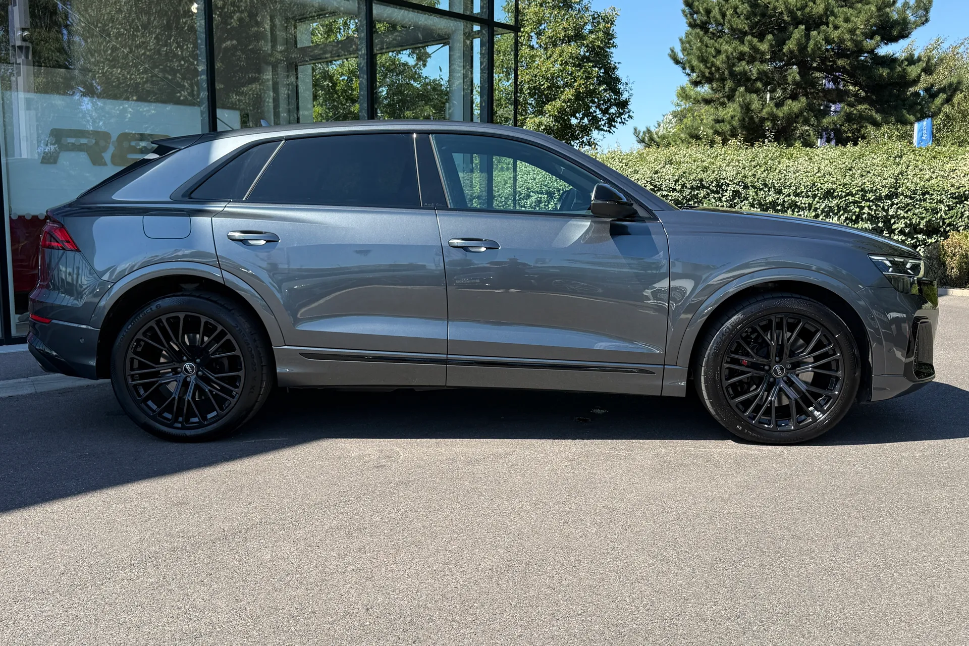 Audi Q8 thumbnail image number 2
