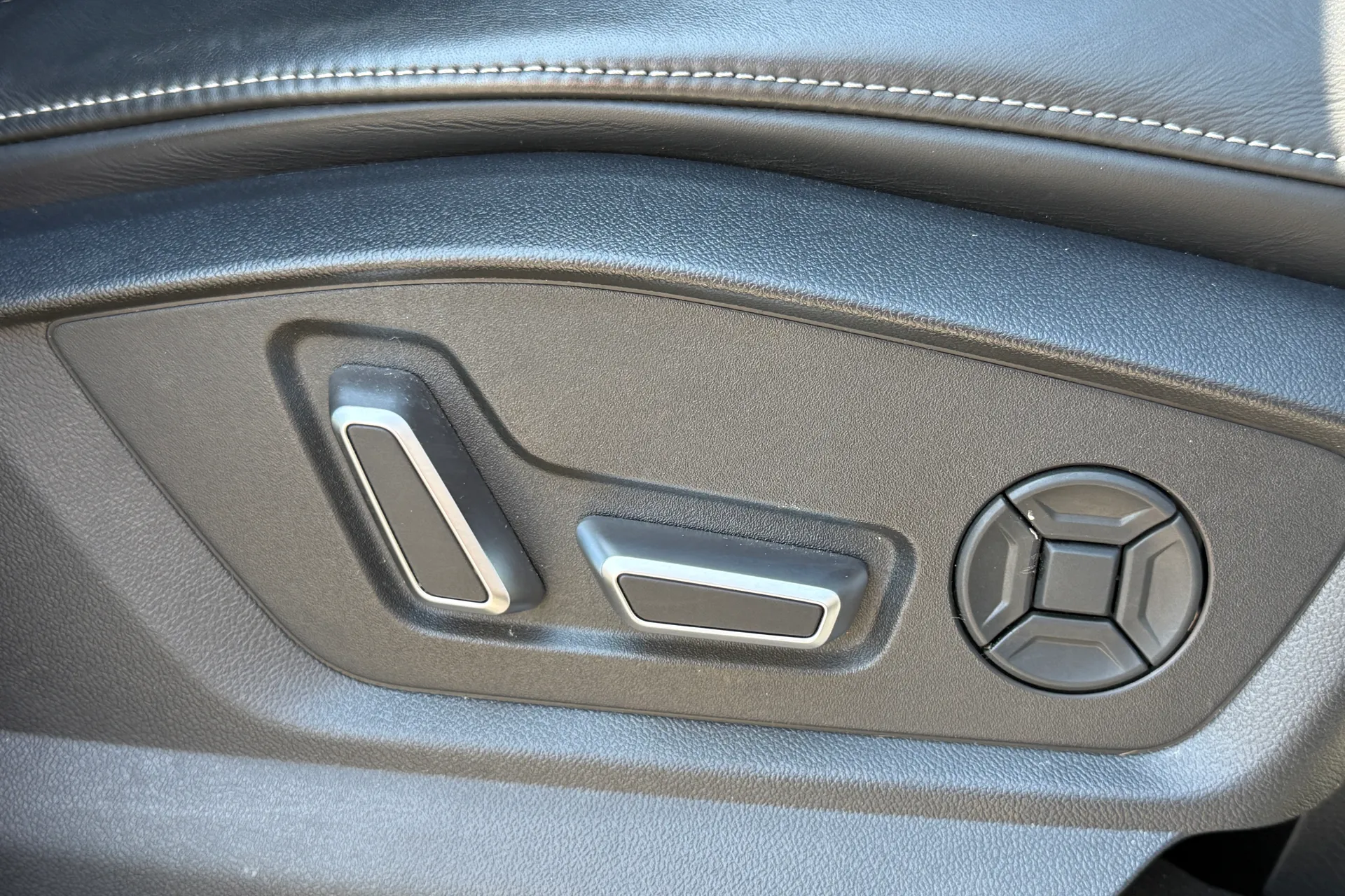 Audi Q8 thumbnail image number 33