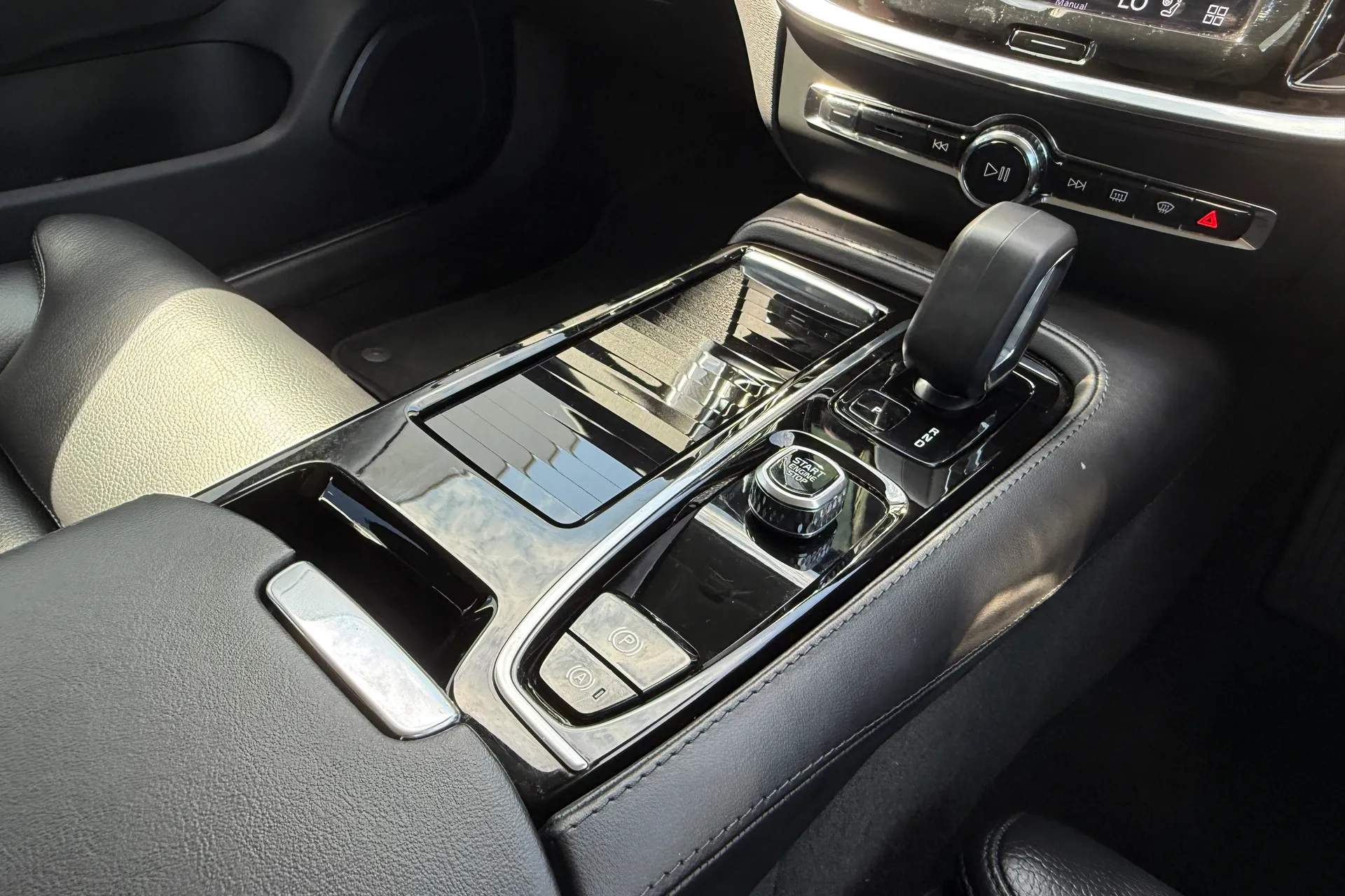 Volvo V60 thumbnail image number 37