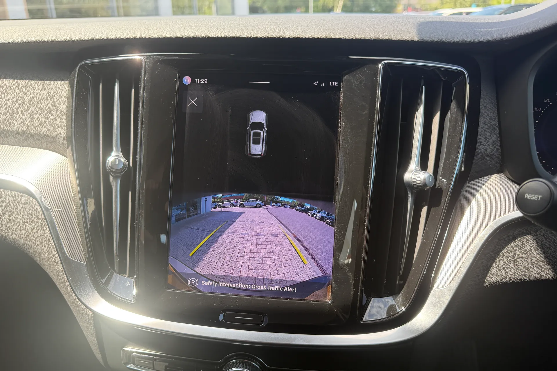 Volvo V60 thumbnail image number 4