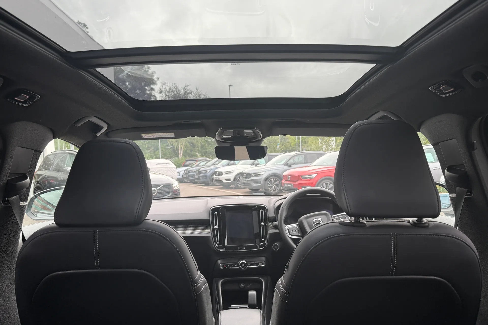 Volvo XC40 thumbnail image number 3