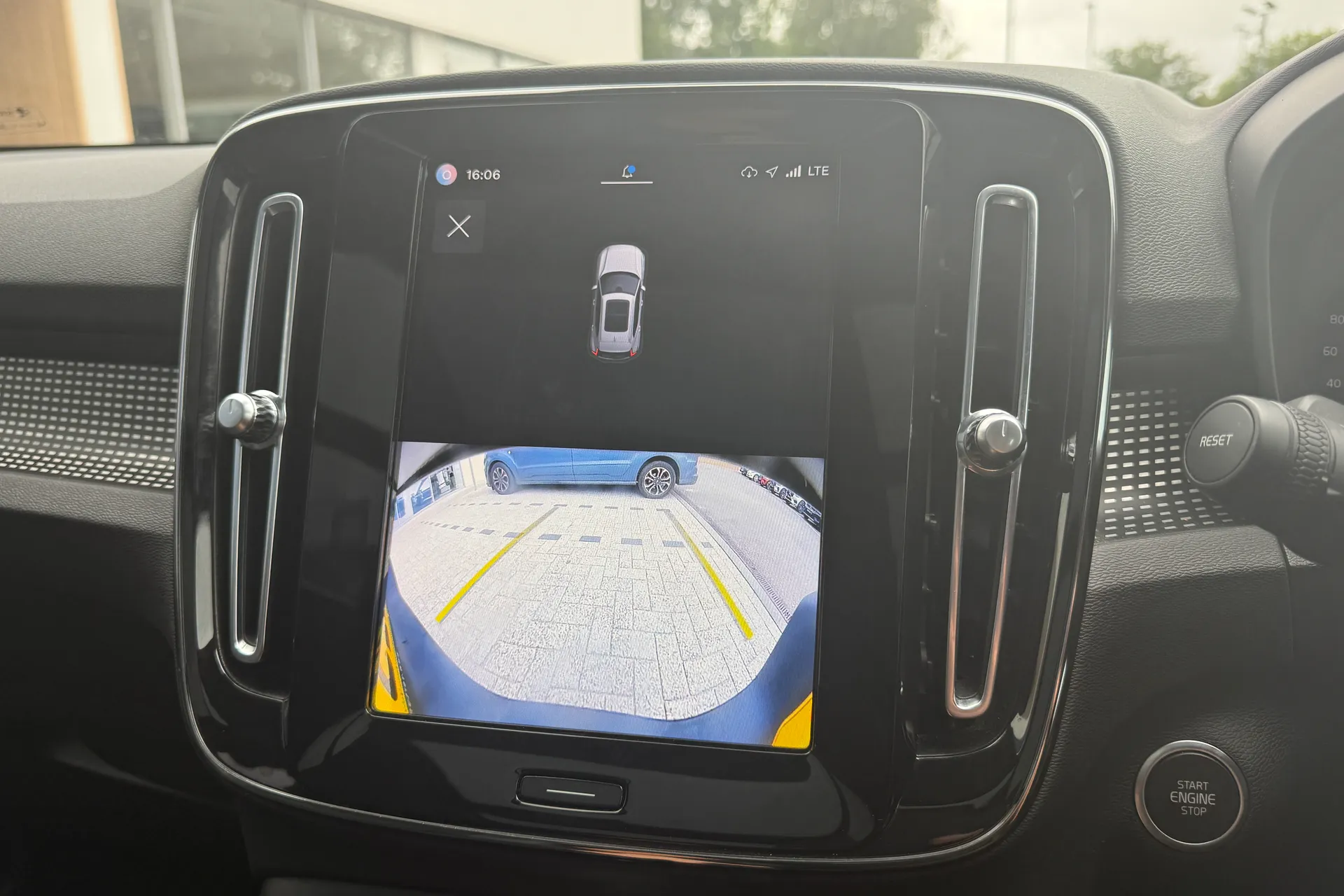 Volvo XC40 thumbnail image number 36