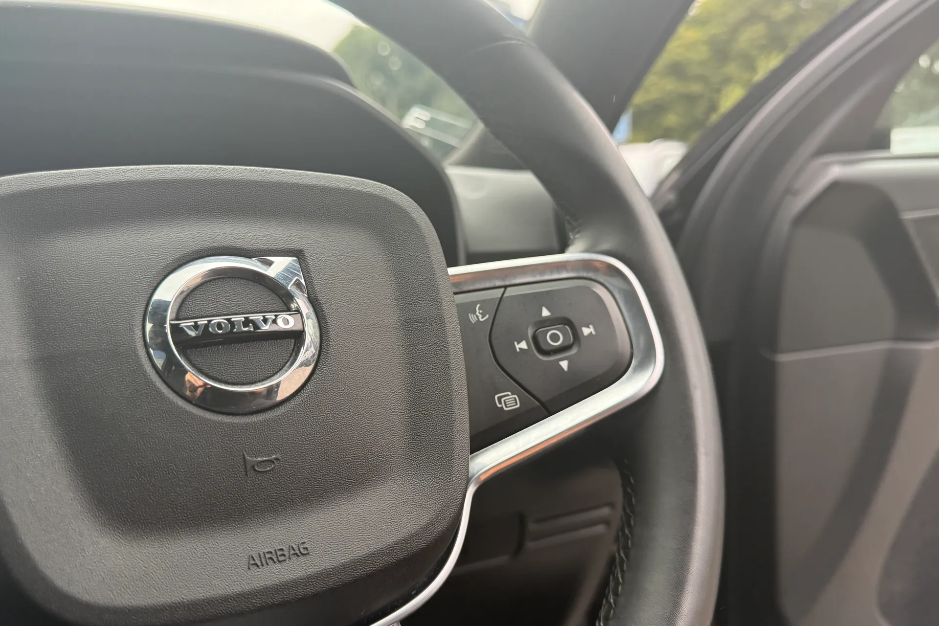 Volvo XC40 thumbnail image number 35