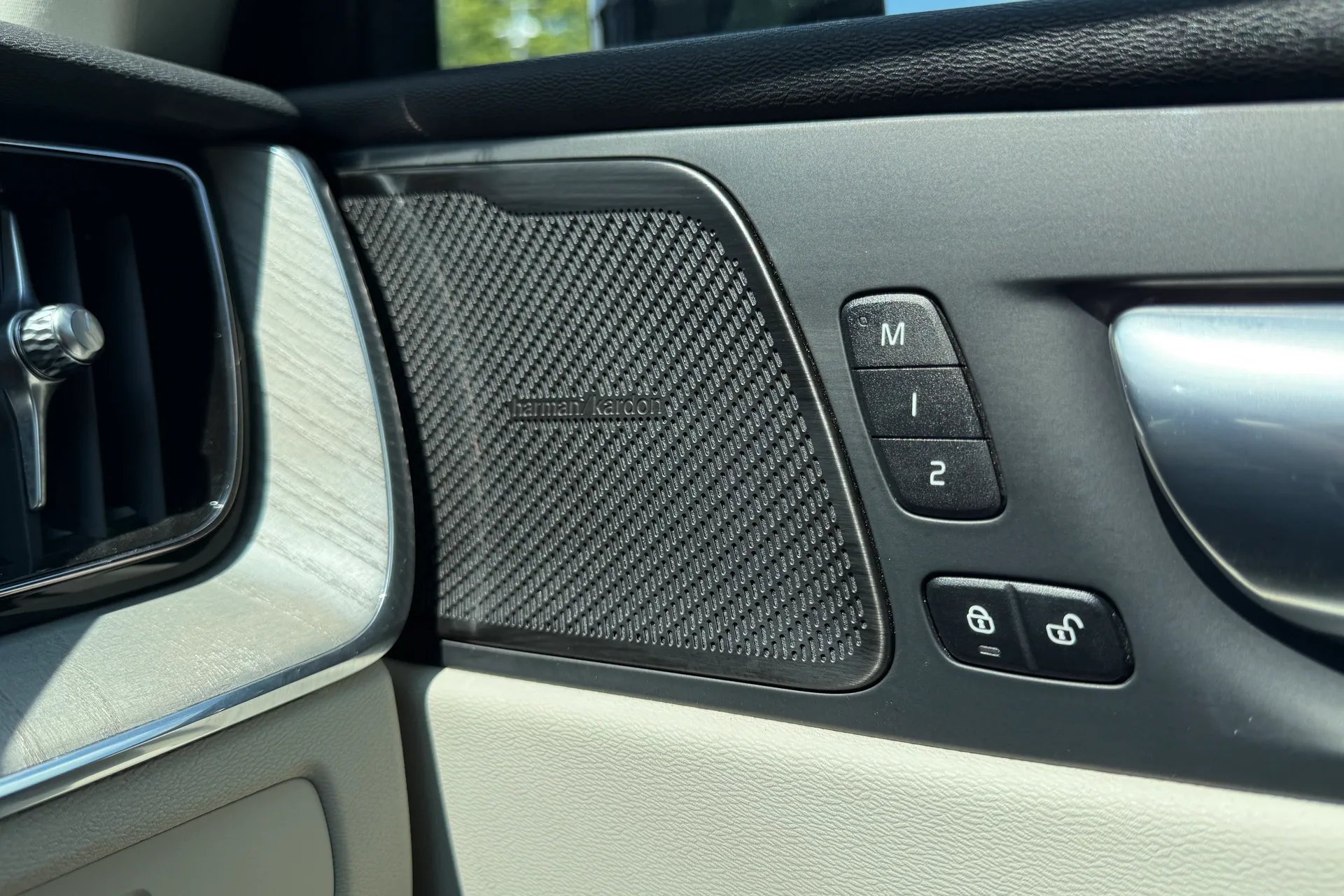 Volvo XC60 thumbnail image number 42