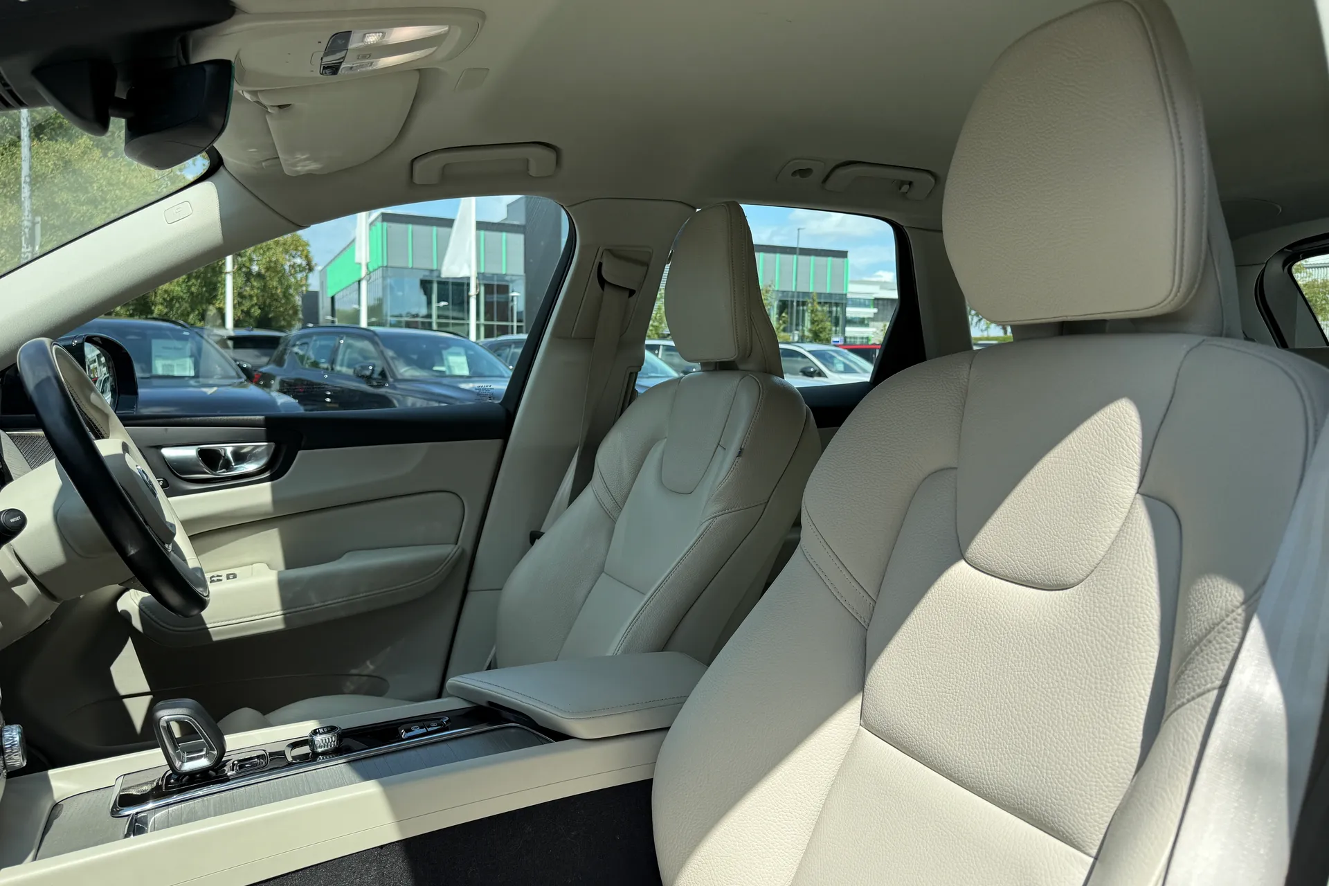 Volvo XC60 thumbnail image number 28