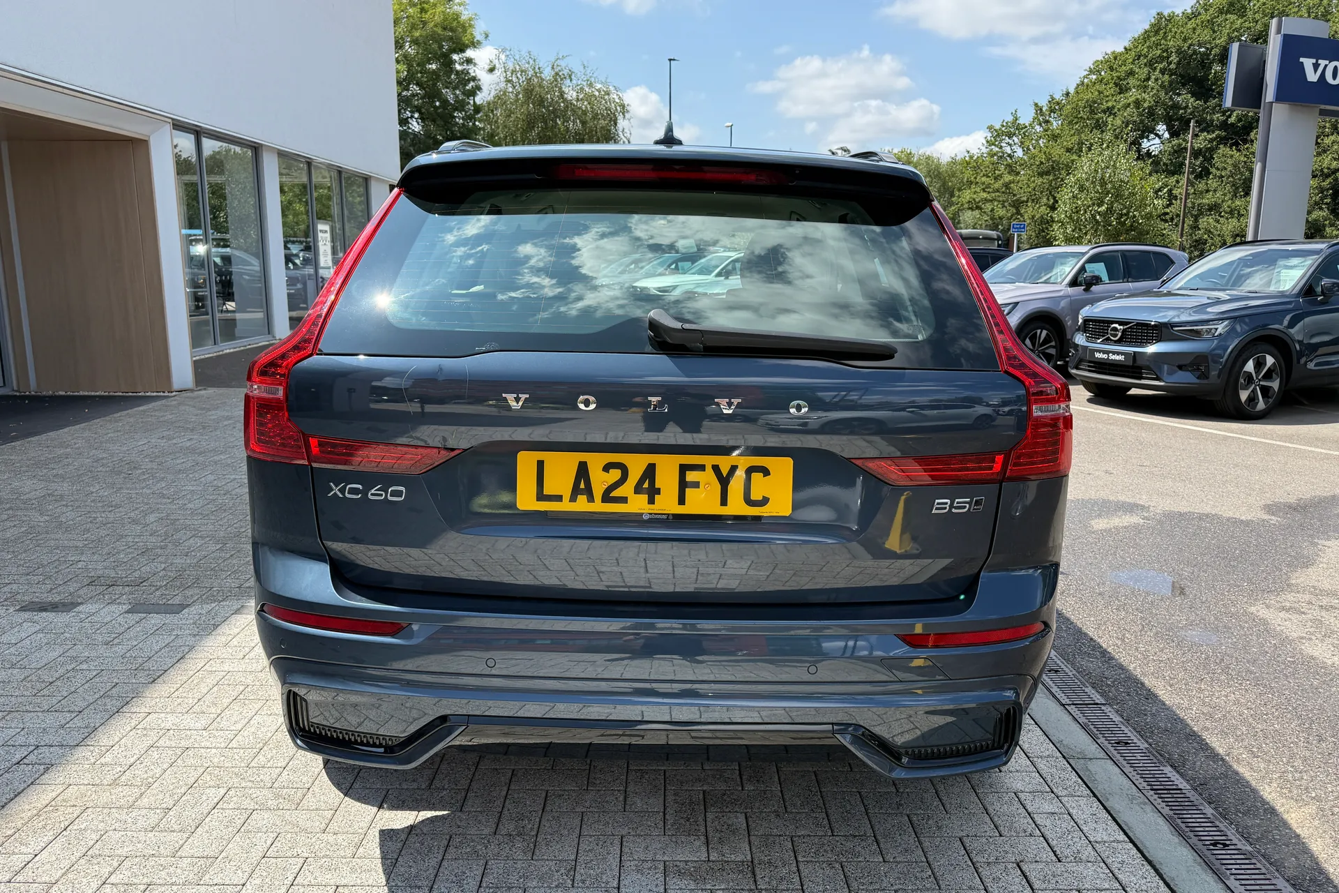 Volvo XC60 thumbnail image number 9