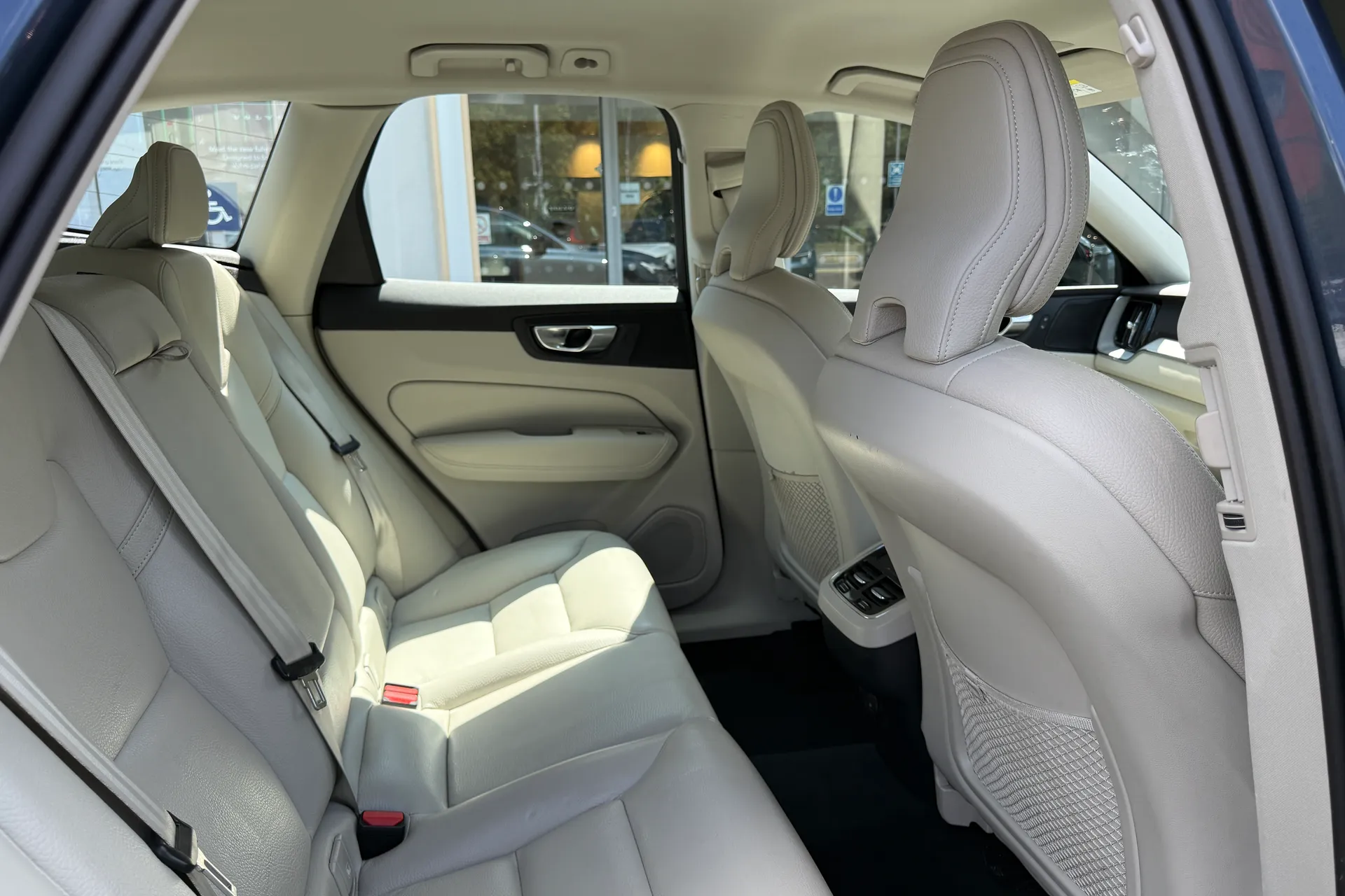 Volvo XC60 thumbnail image number 23