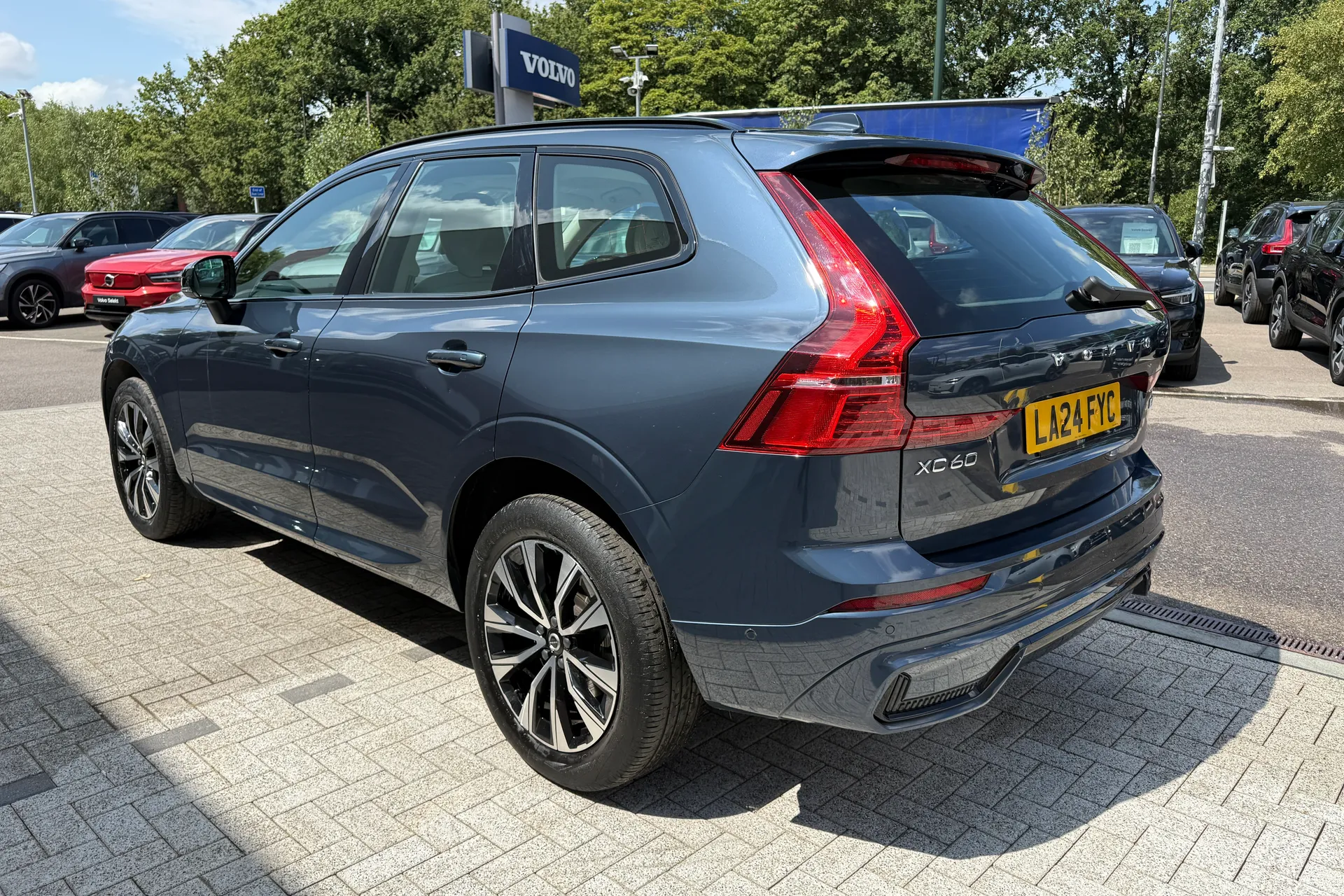 Volvo XC60 thumbnail image number 10