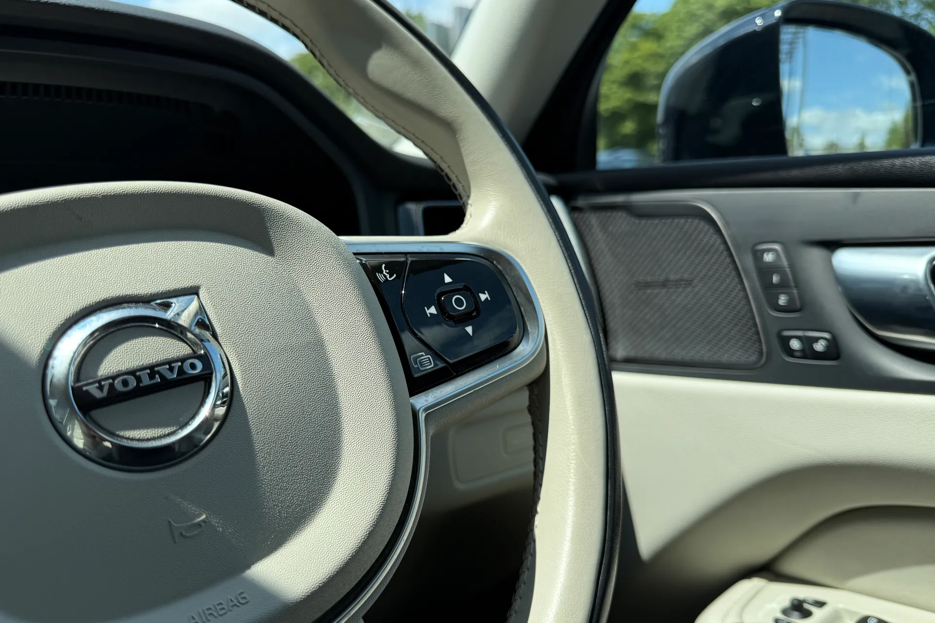 Volvo XC60 thumbnail image number 37