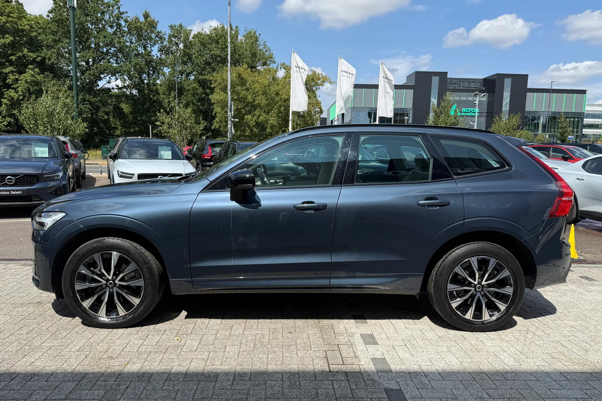 Volvo XC60 thumbnail image number 11