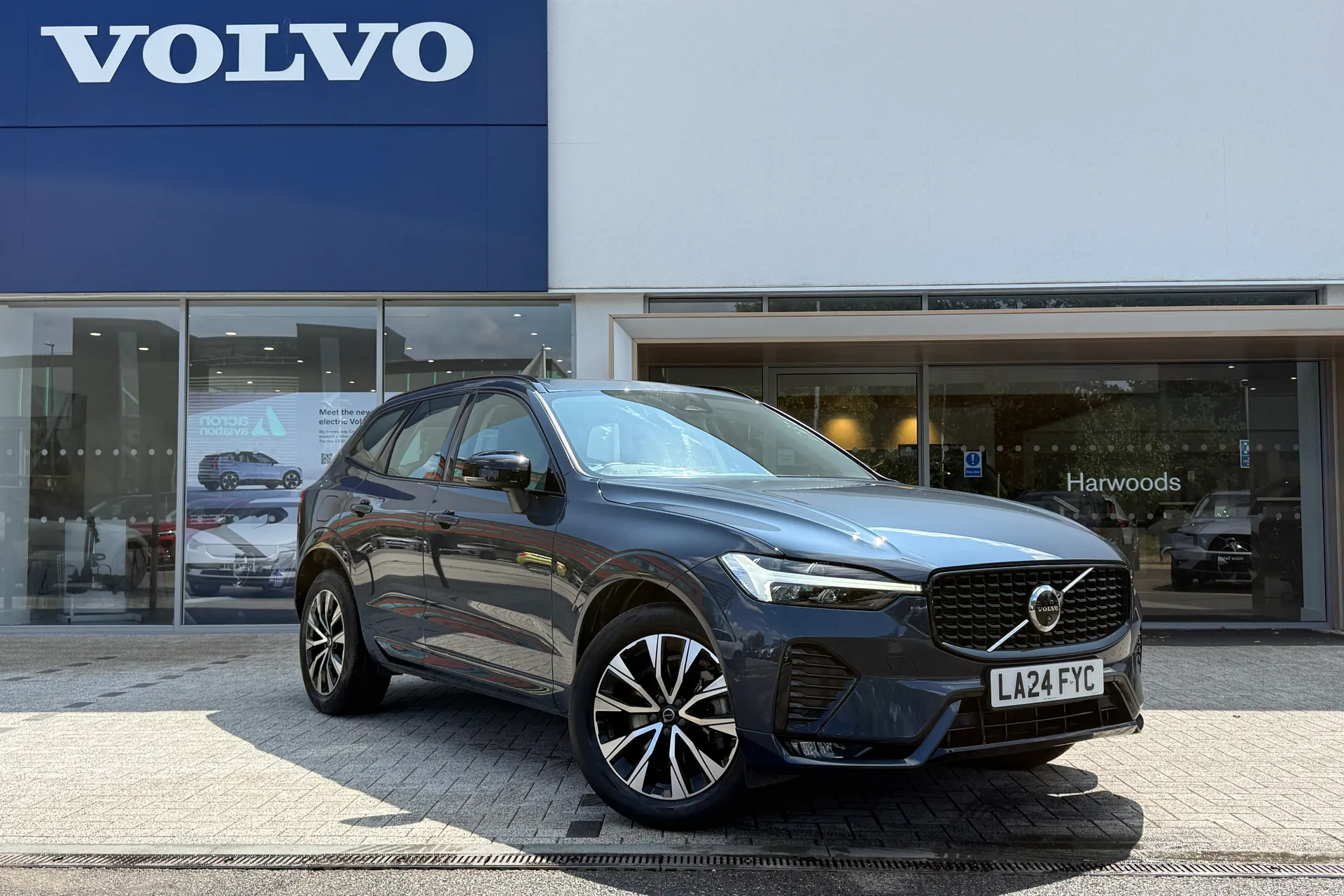 Volvo XC60 focused image