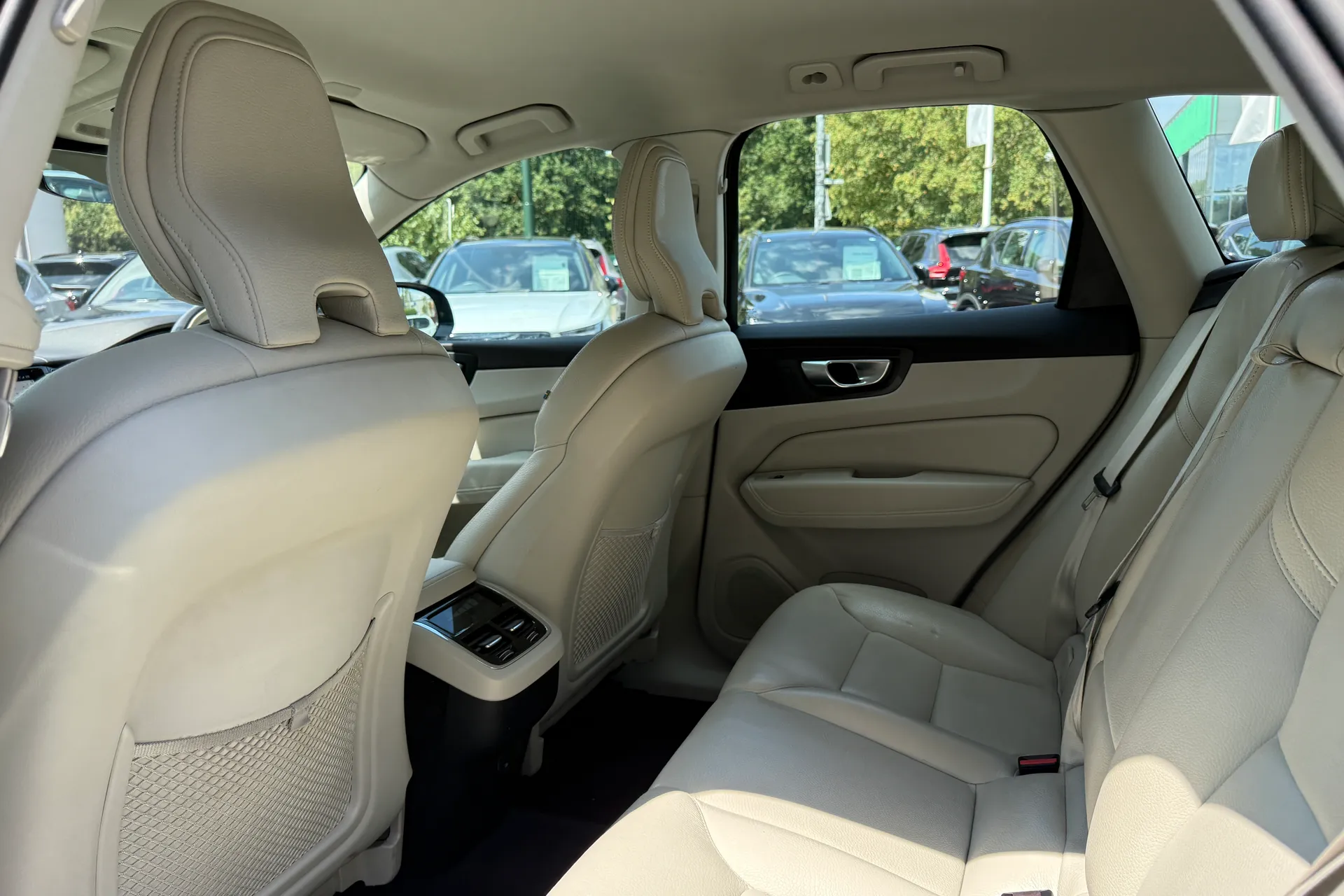 Volvo XC60 thumbnail image number 30