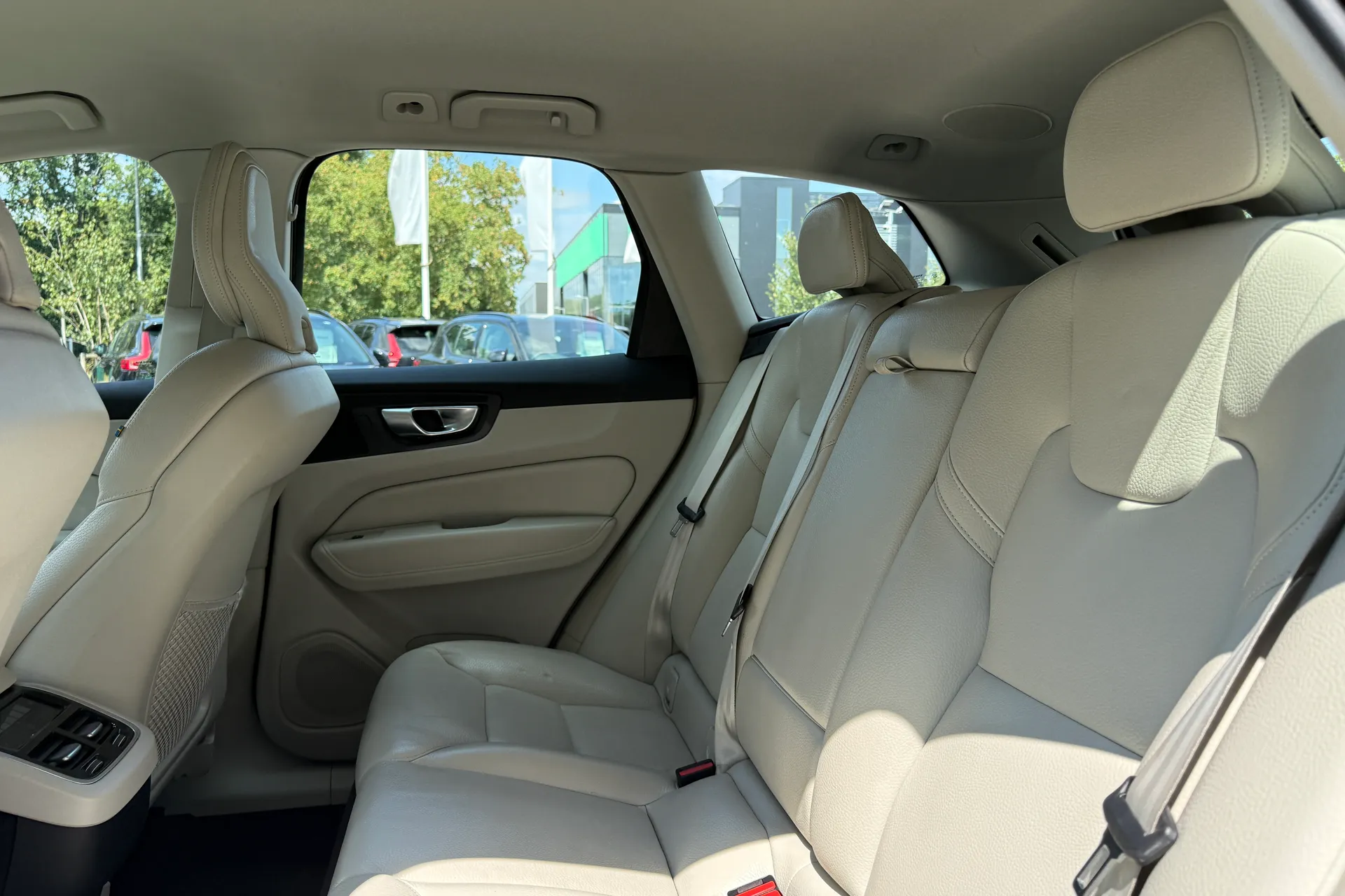 Volvo XC60 thumbnail image number 31