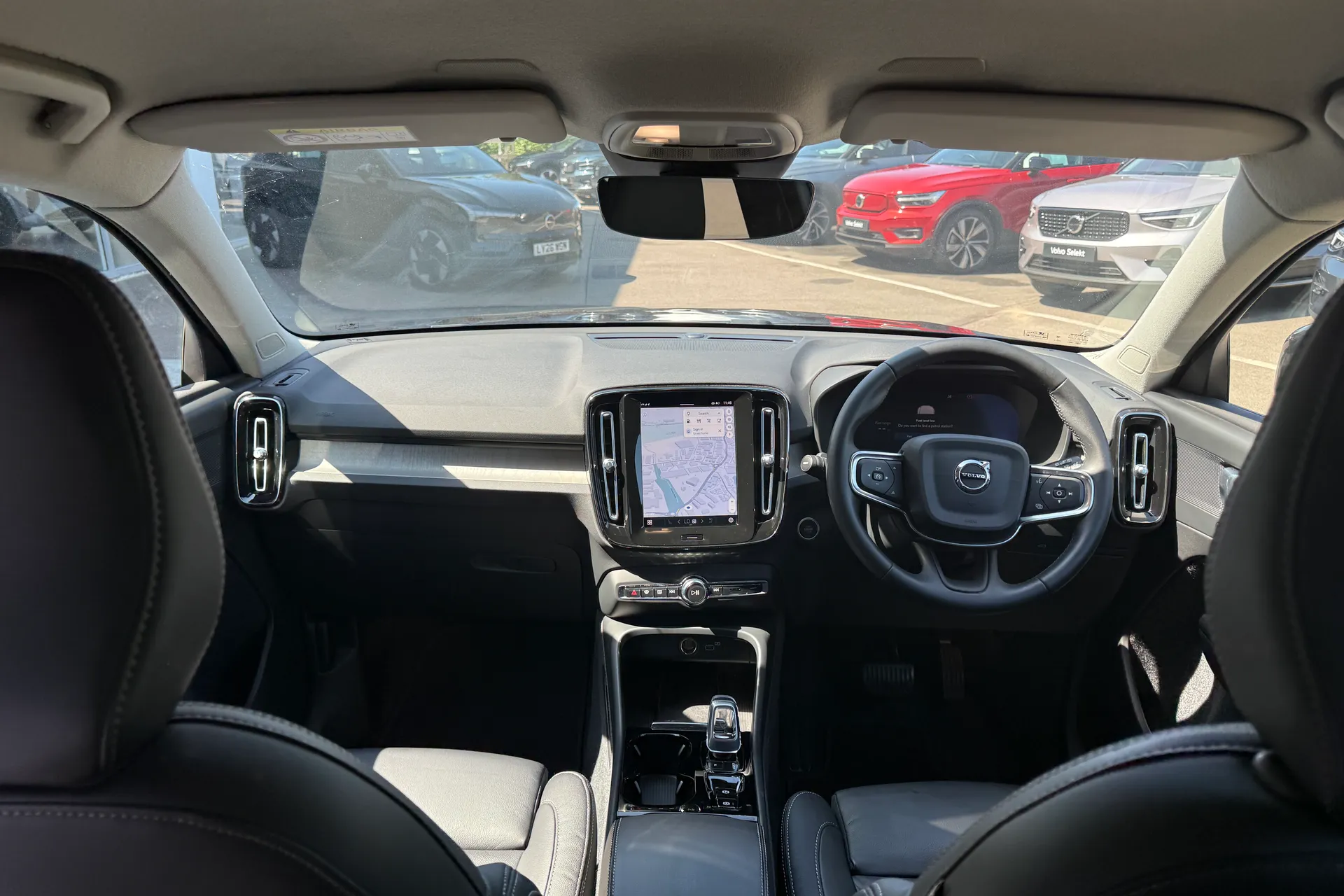 Volvo XC40 thumbnail image number 3