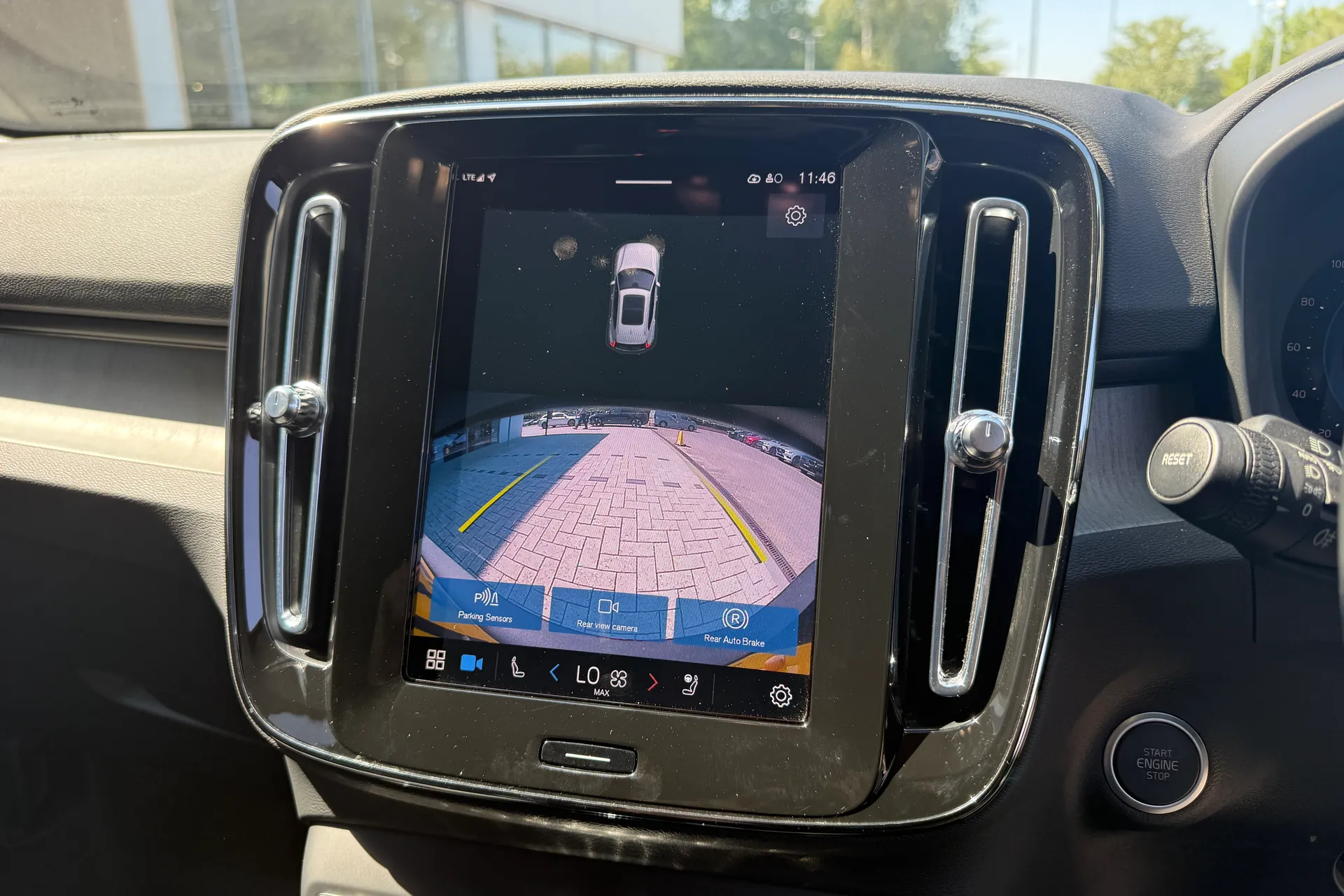 Volvo XC40 thumbnail image number 4