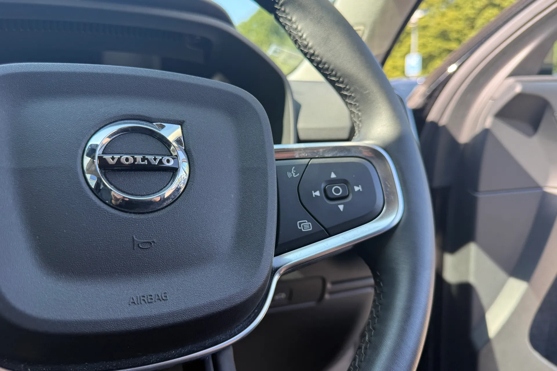 Volvo XC40 thumbnail image number 36