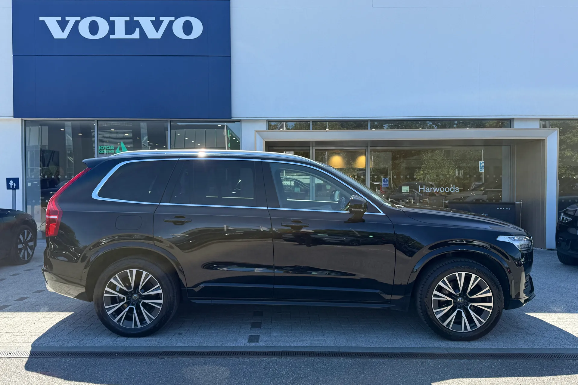 Volvo XC90 thumbnail image number 2