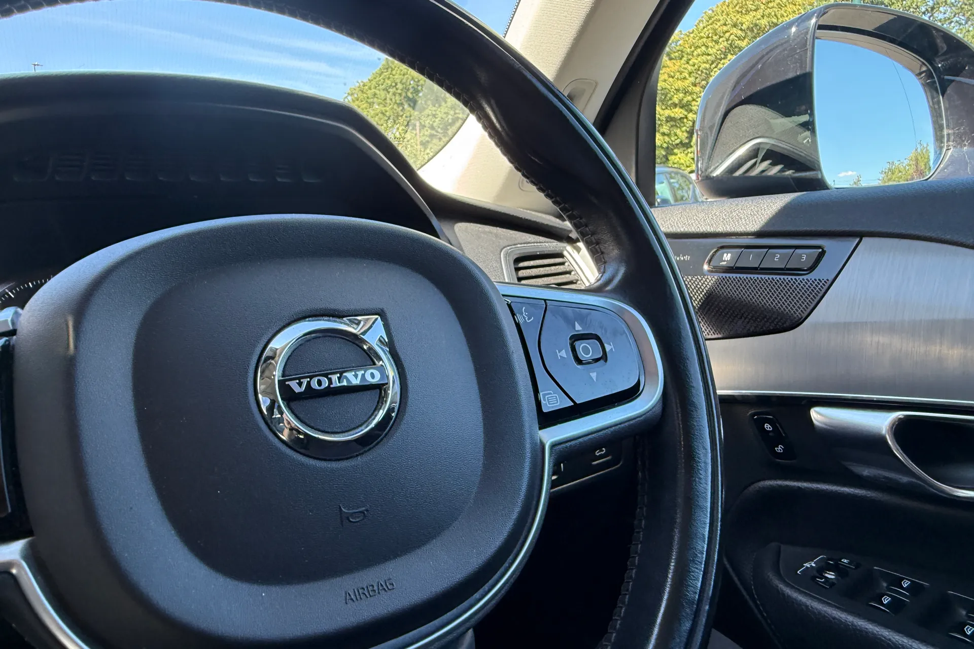 Volvo XC90 thumbnail image number 39
