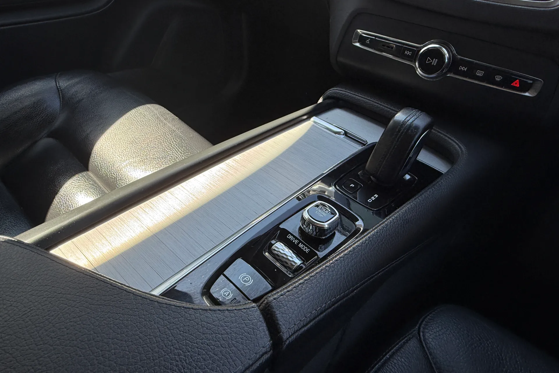 Volvo XC90 thumbnail image number 45