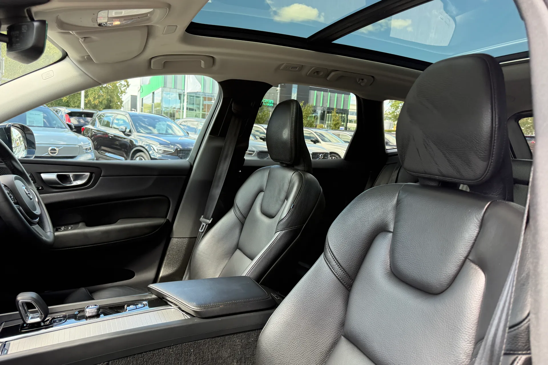 Volvo XC60 thumbnail image number 28