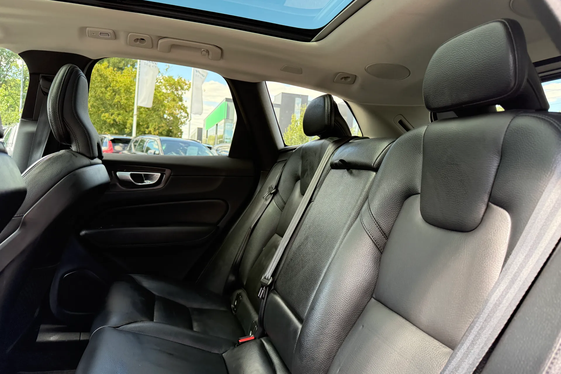 Volvo XC60 thumbnail image number 30