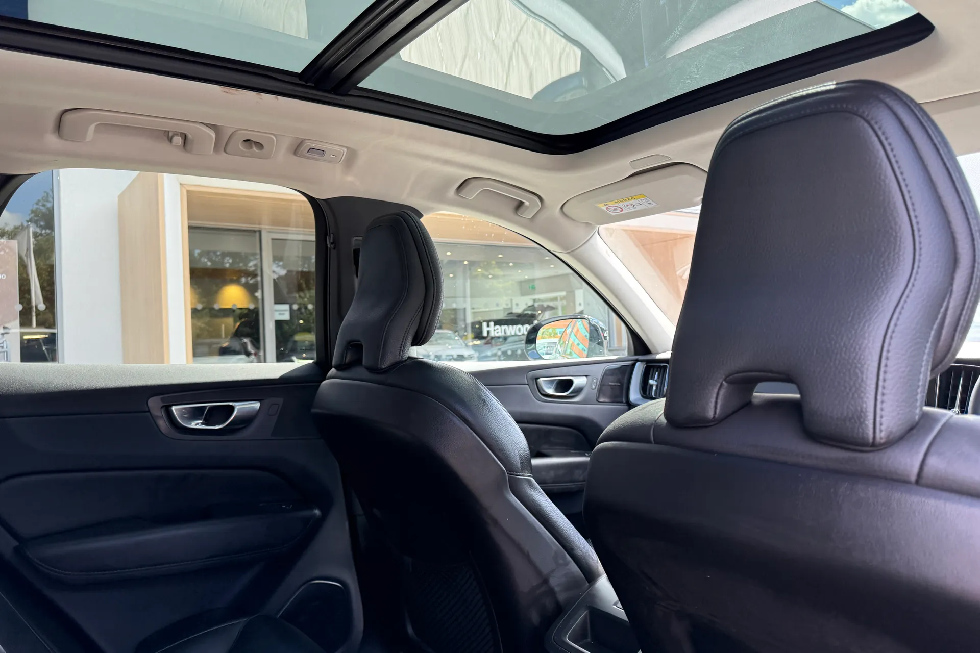Volvo XC60 thumbnail image number 24