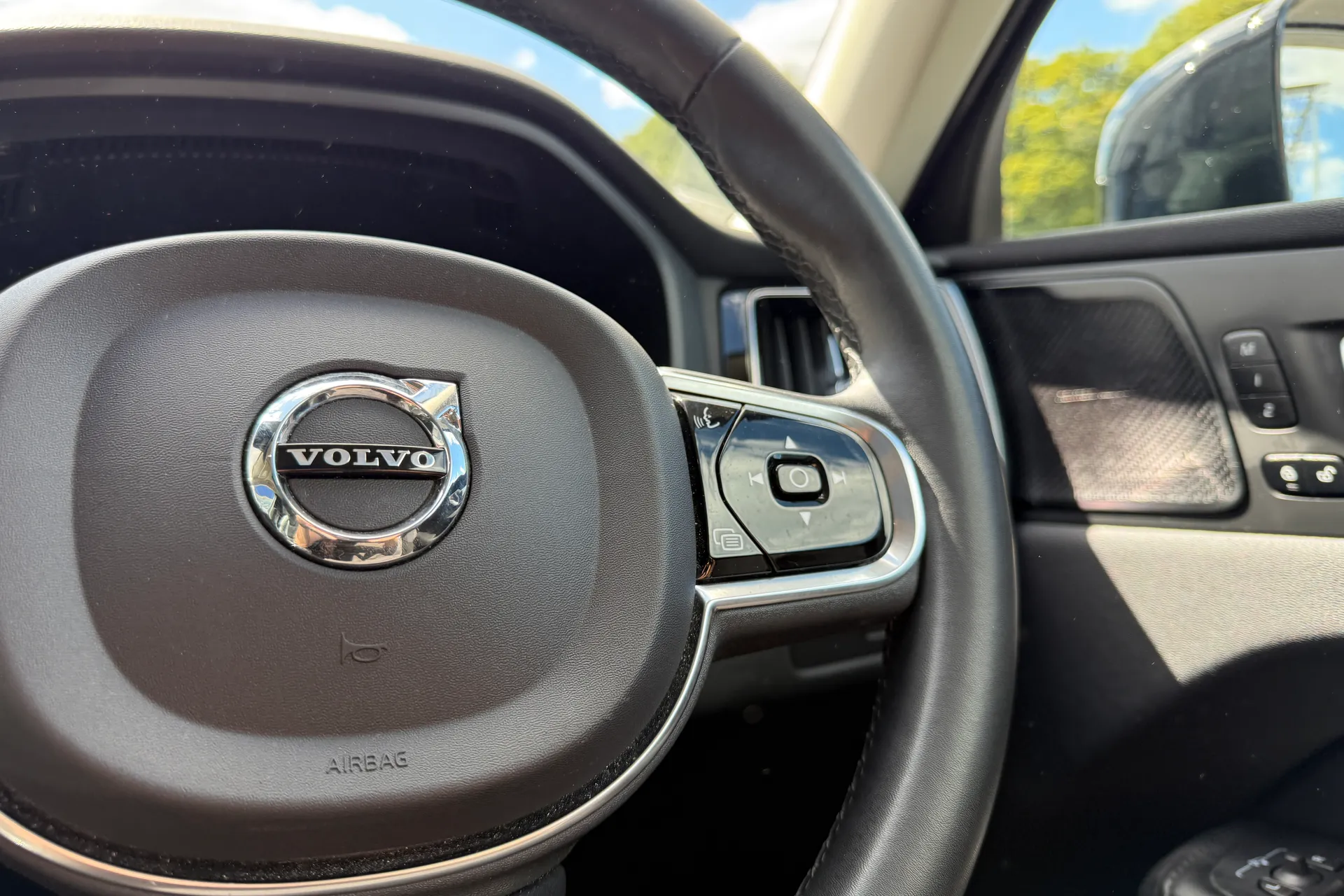 Volvo XC60 thumbnail image number 36