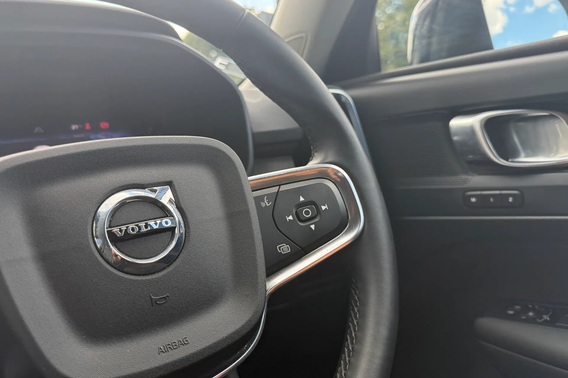 Volvo XC40 thumbnail image number 36