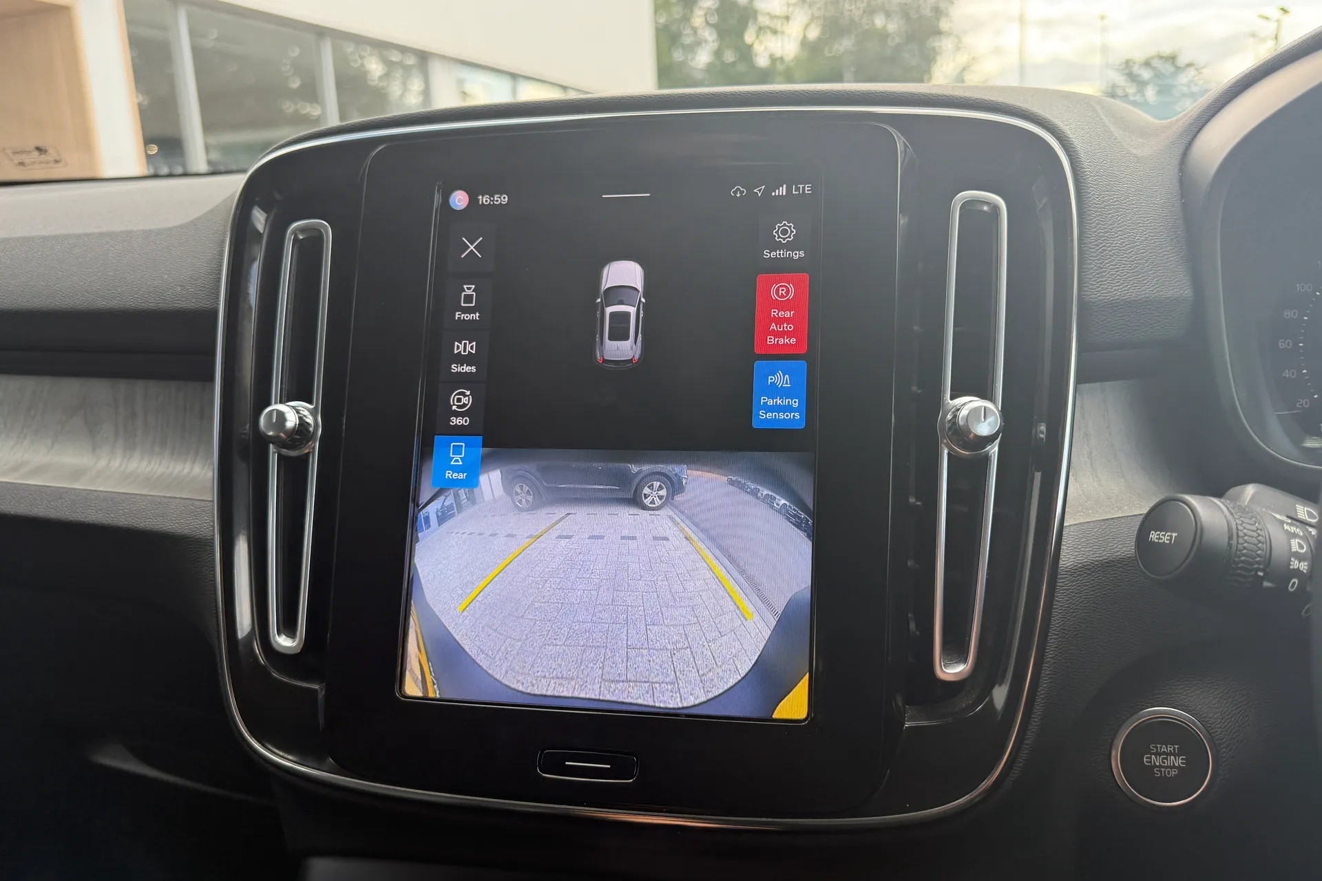 Volvo XC40 thumbnail image number 37