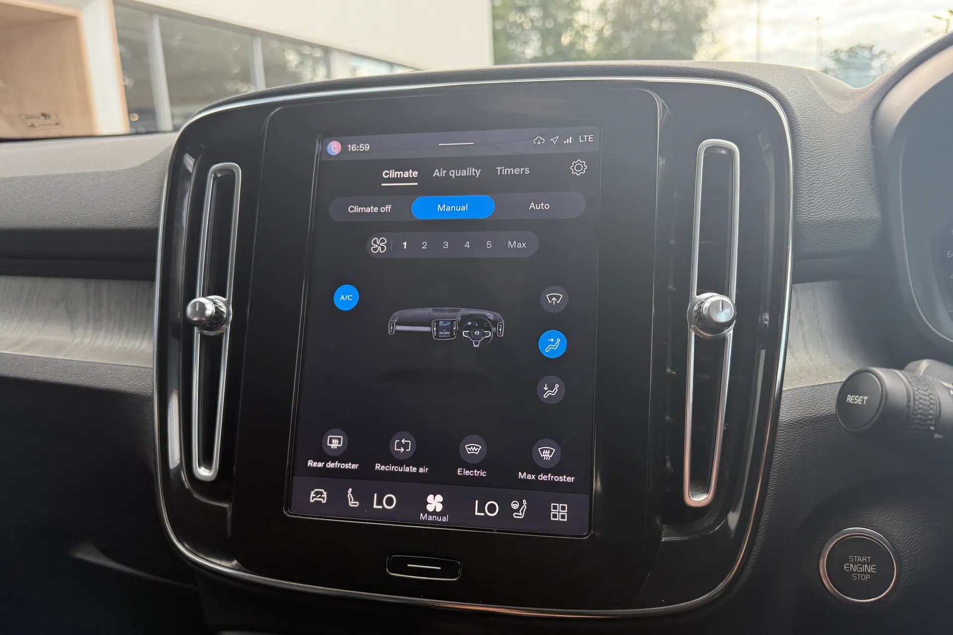 Volvo XC40 thumbnail image number 38
