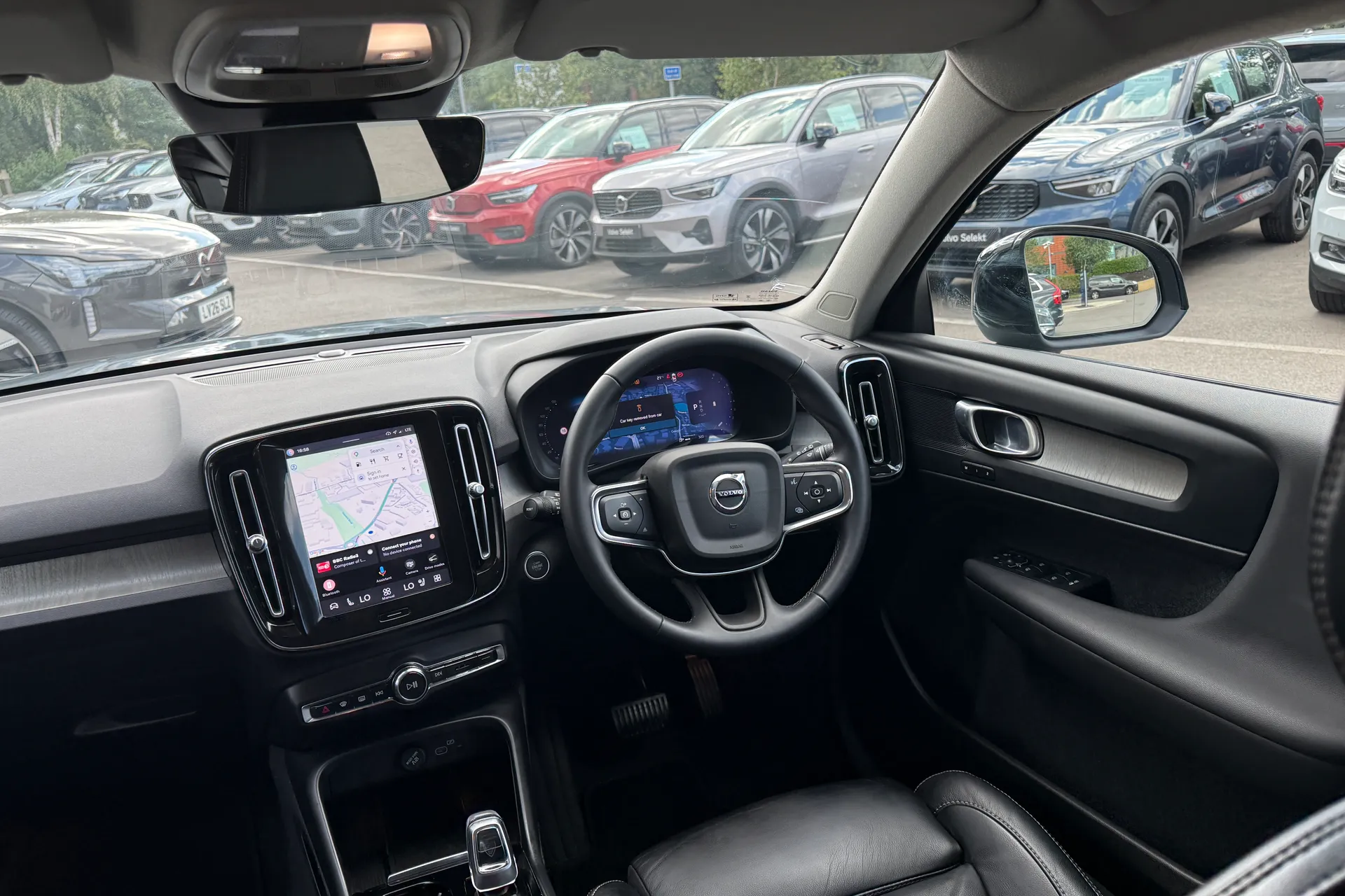 Volvo XC40 thumbnail image number 32