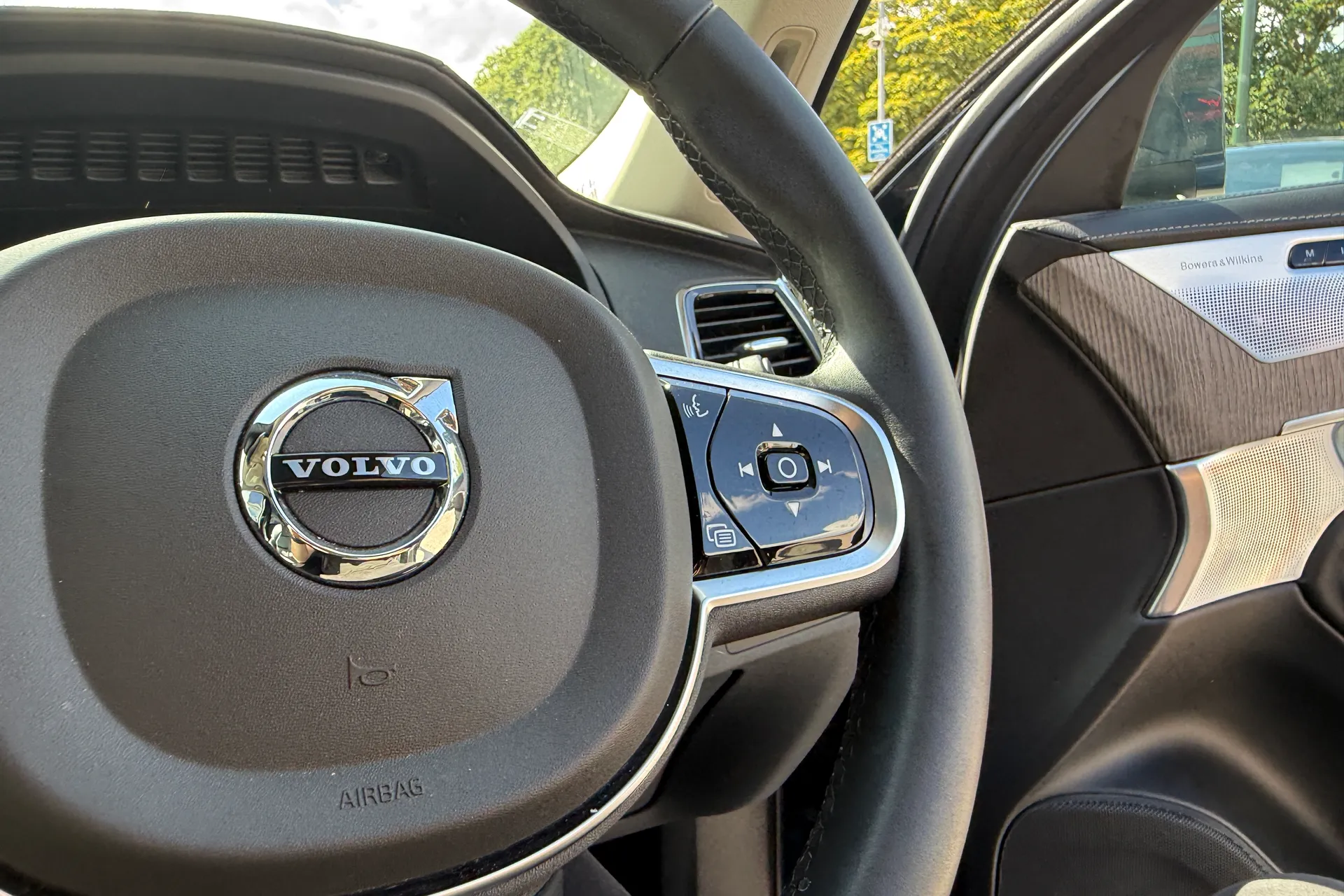 Volvo XC90 thumbnail image number 39